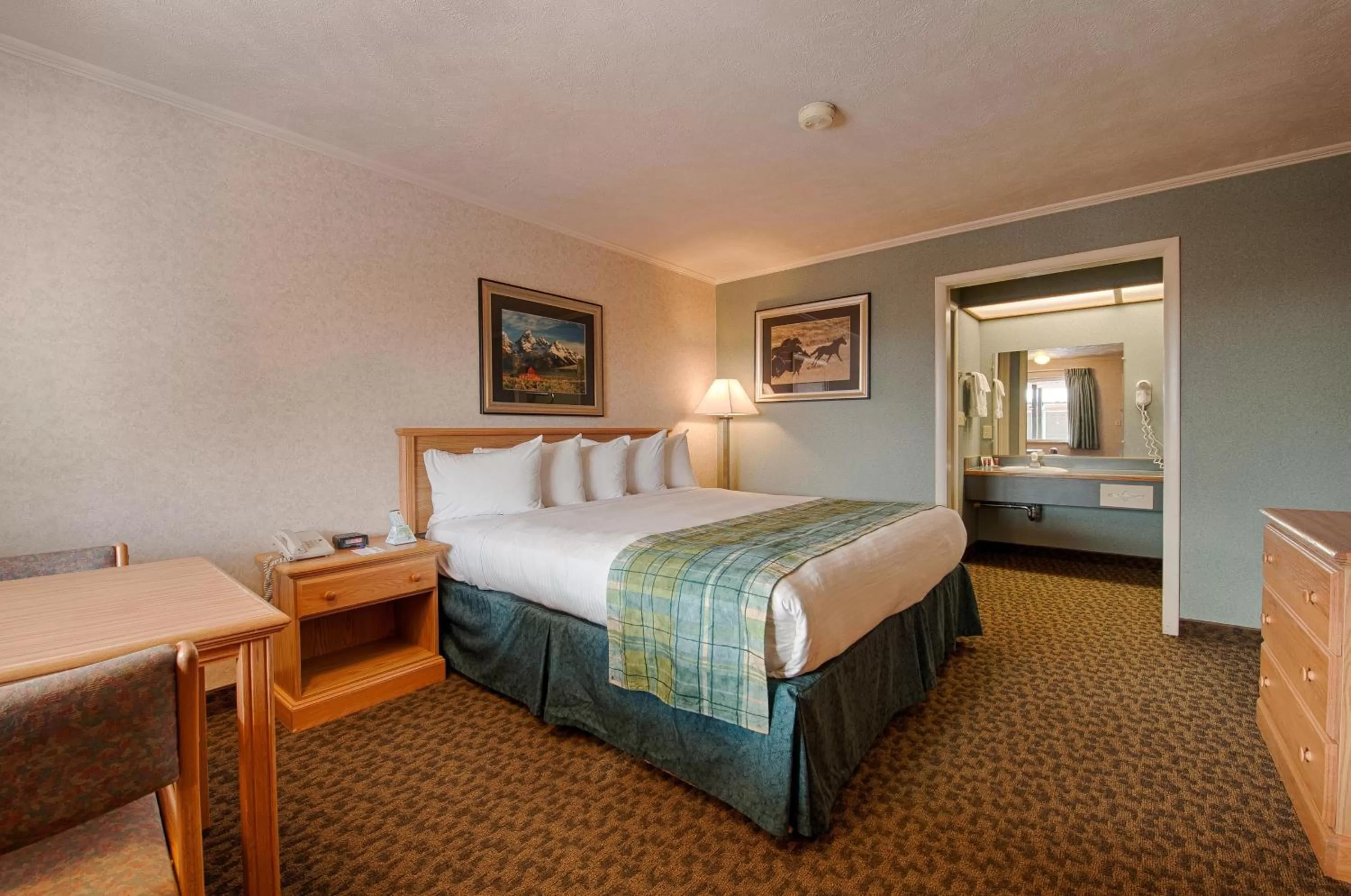 Bed in Brandin' Iron Inn