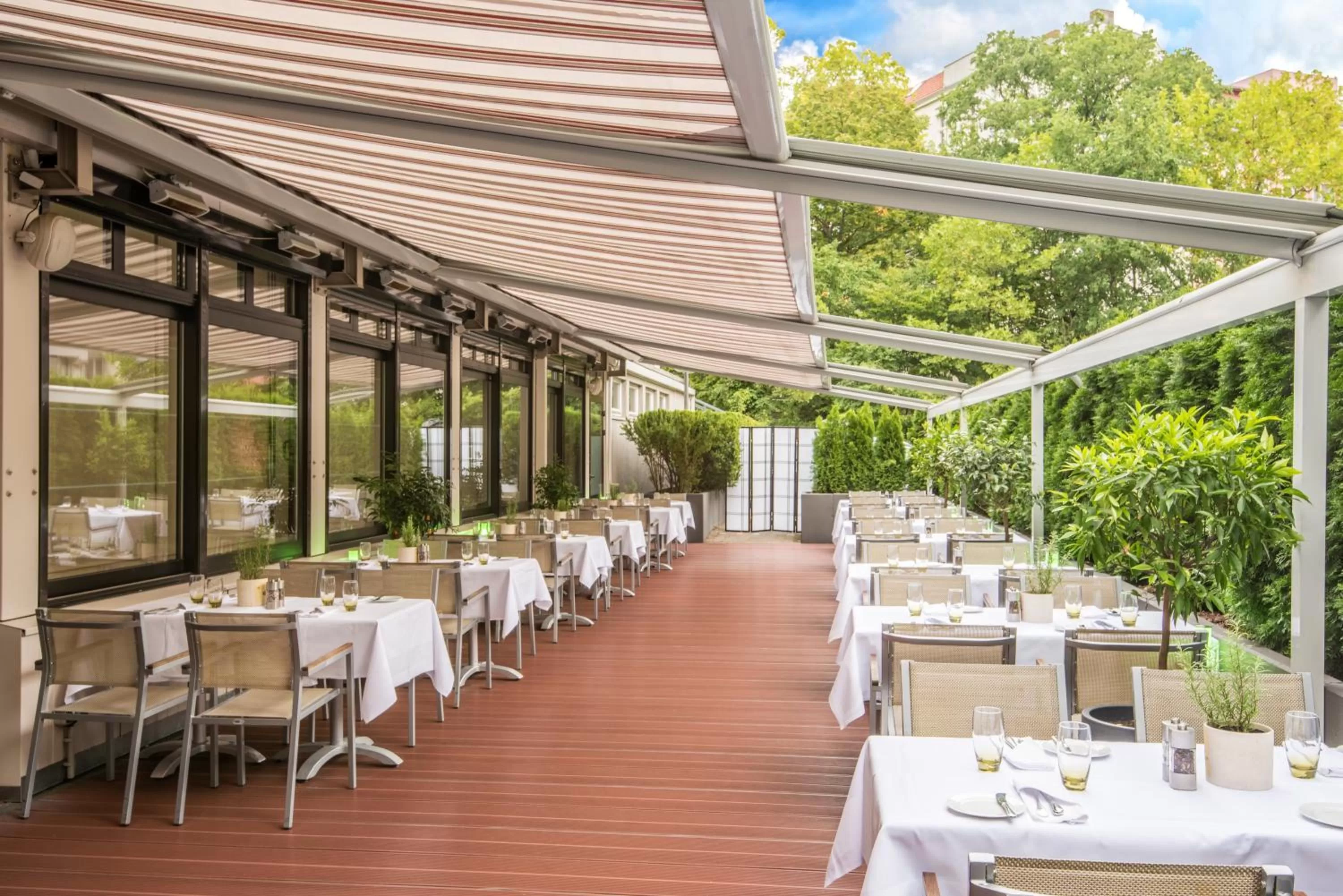 Restaurant/places to eat in Crowne Plaza Berlin City Centre Ku'damm by IHG