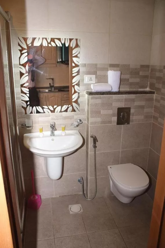 Bathroom in Jawharet Alswefiah Hotel Suites
