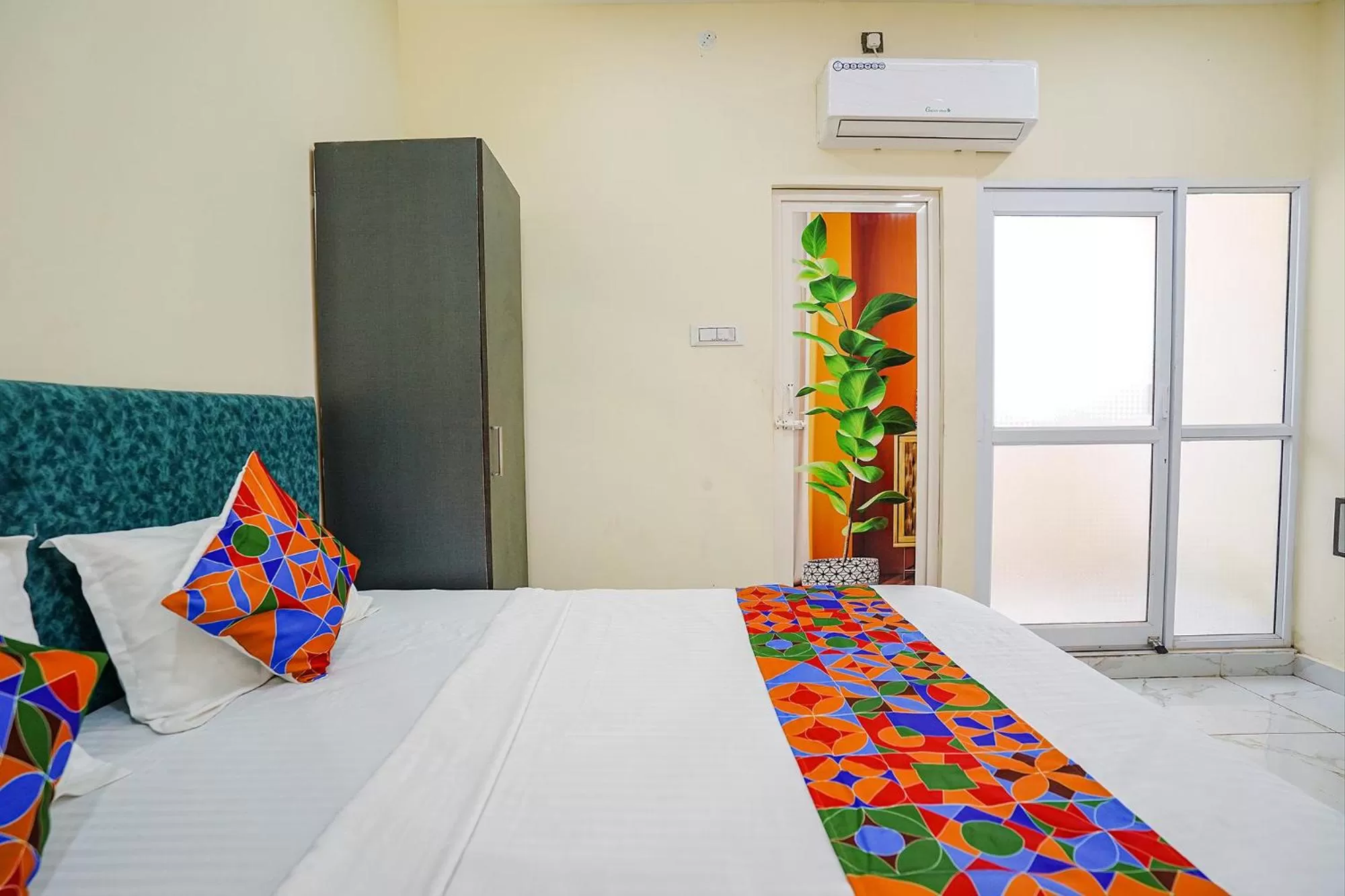 Bed in FabExpress IT Park, Pallikaranai