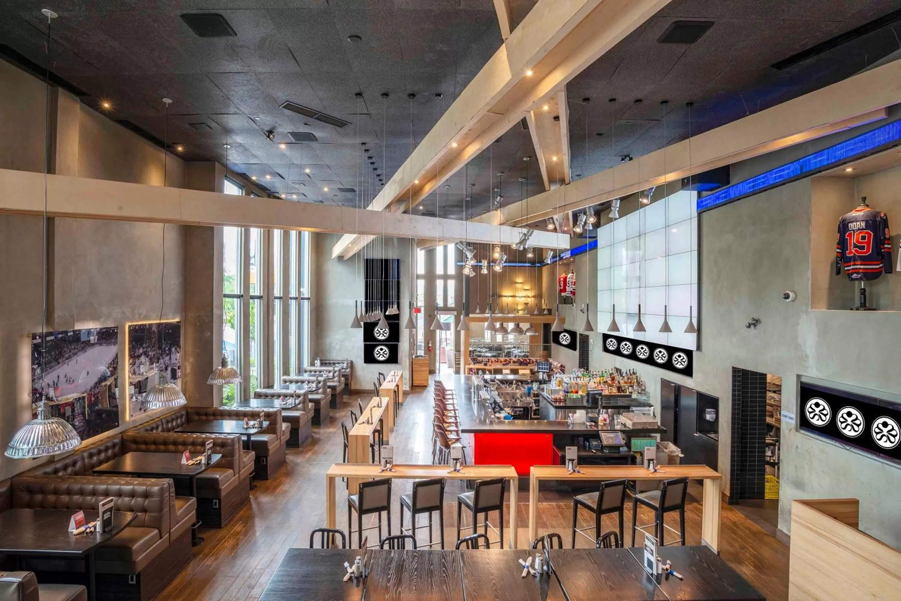 Lounge or bar in Sandman Signature Kamloops Hotel