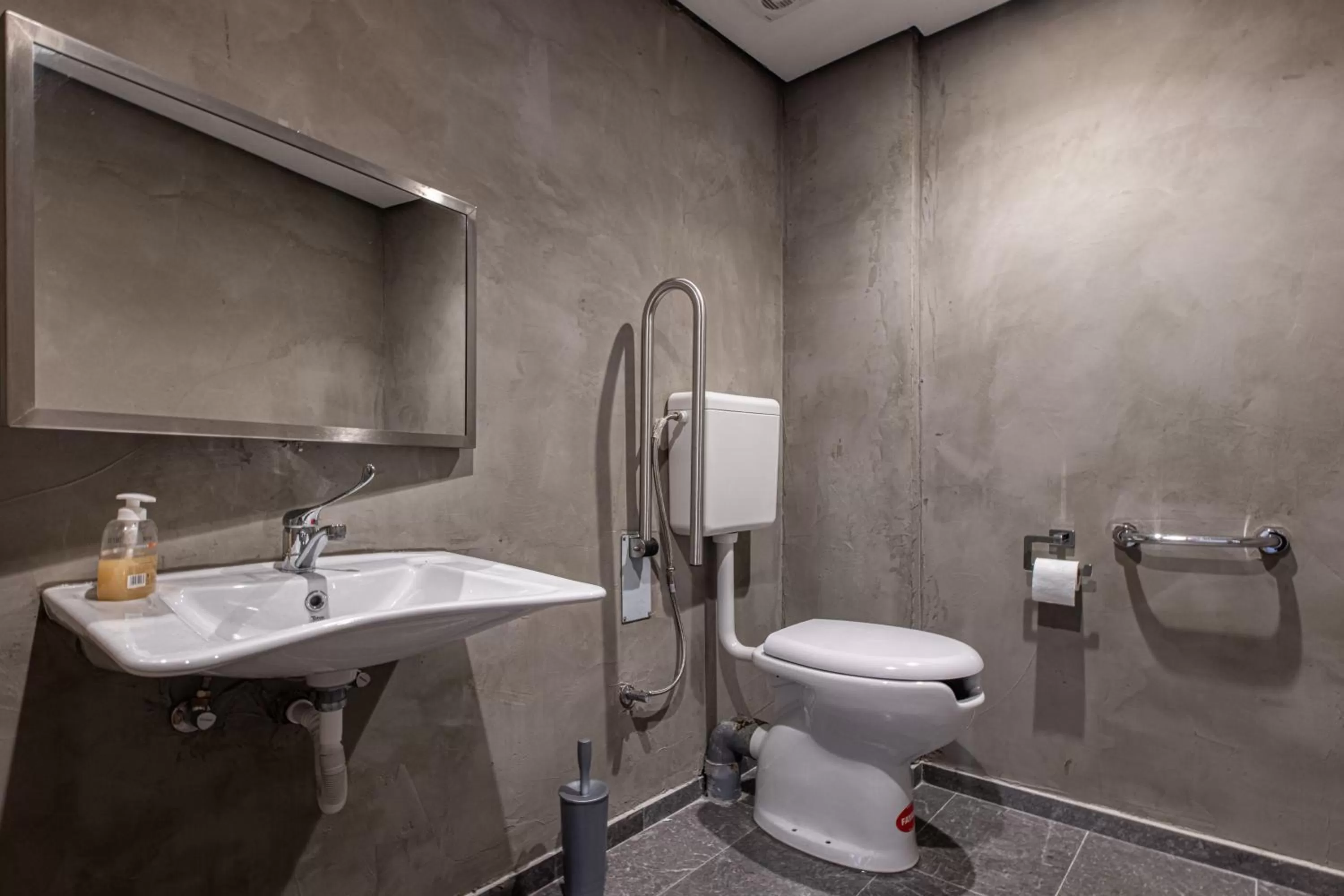 Bathroom in Saint George Boutique Rooms