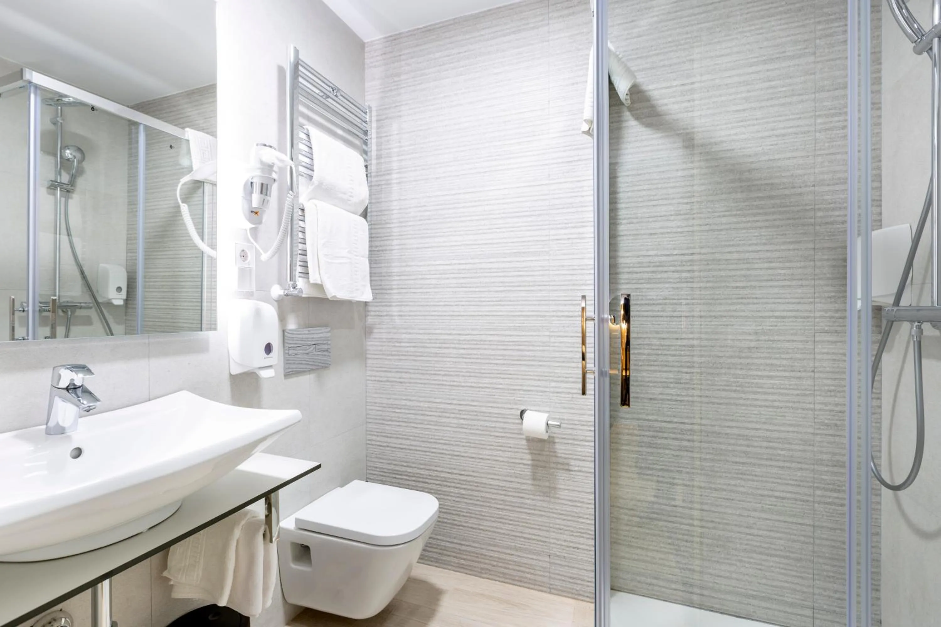 Bathroom in Hostal Abadia Madrid