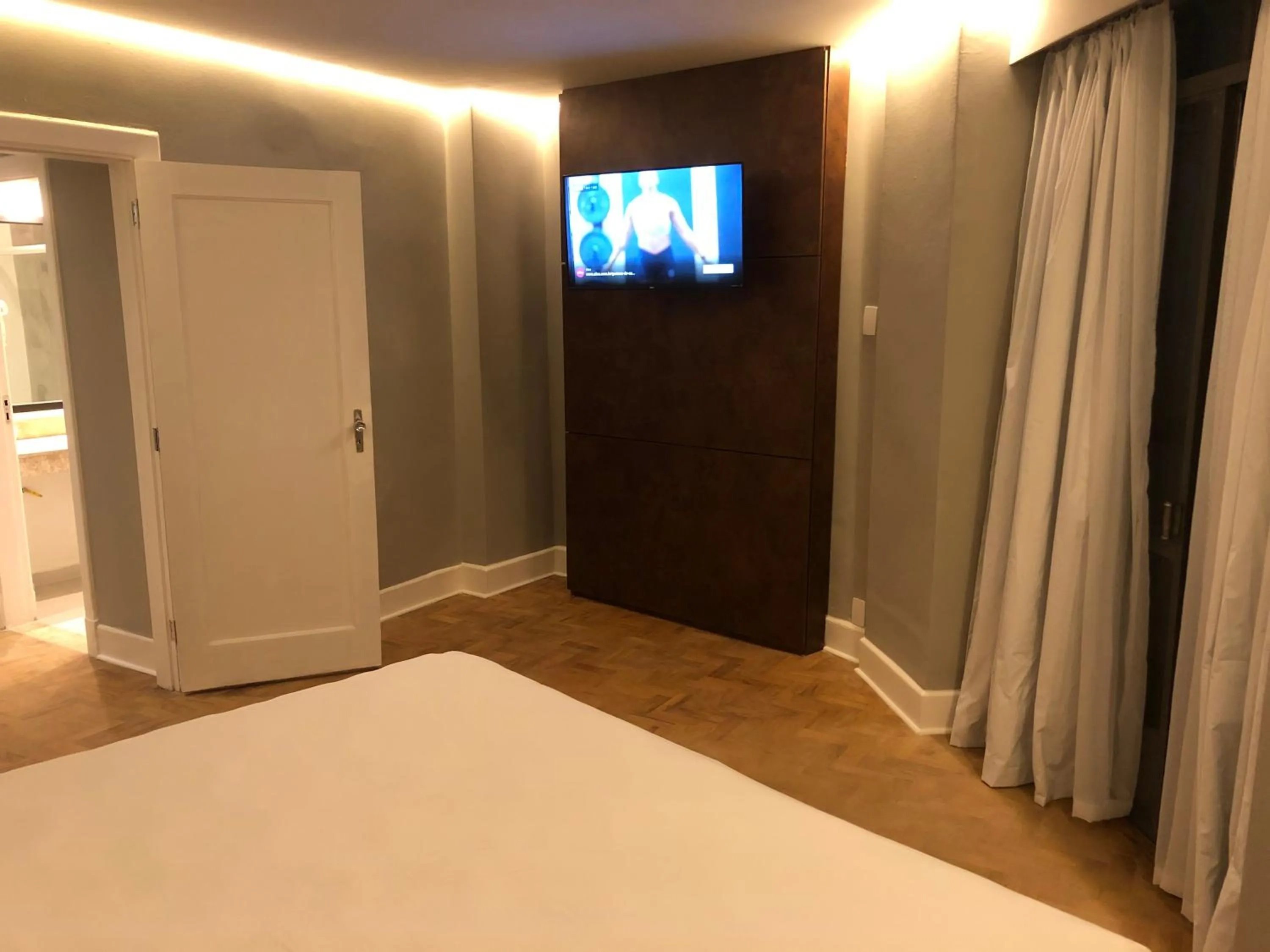 Bed in San Raphael Hotel