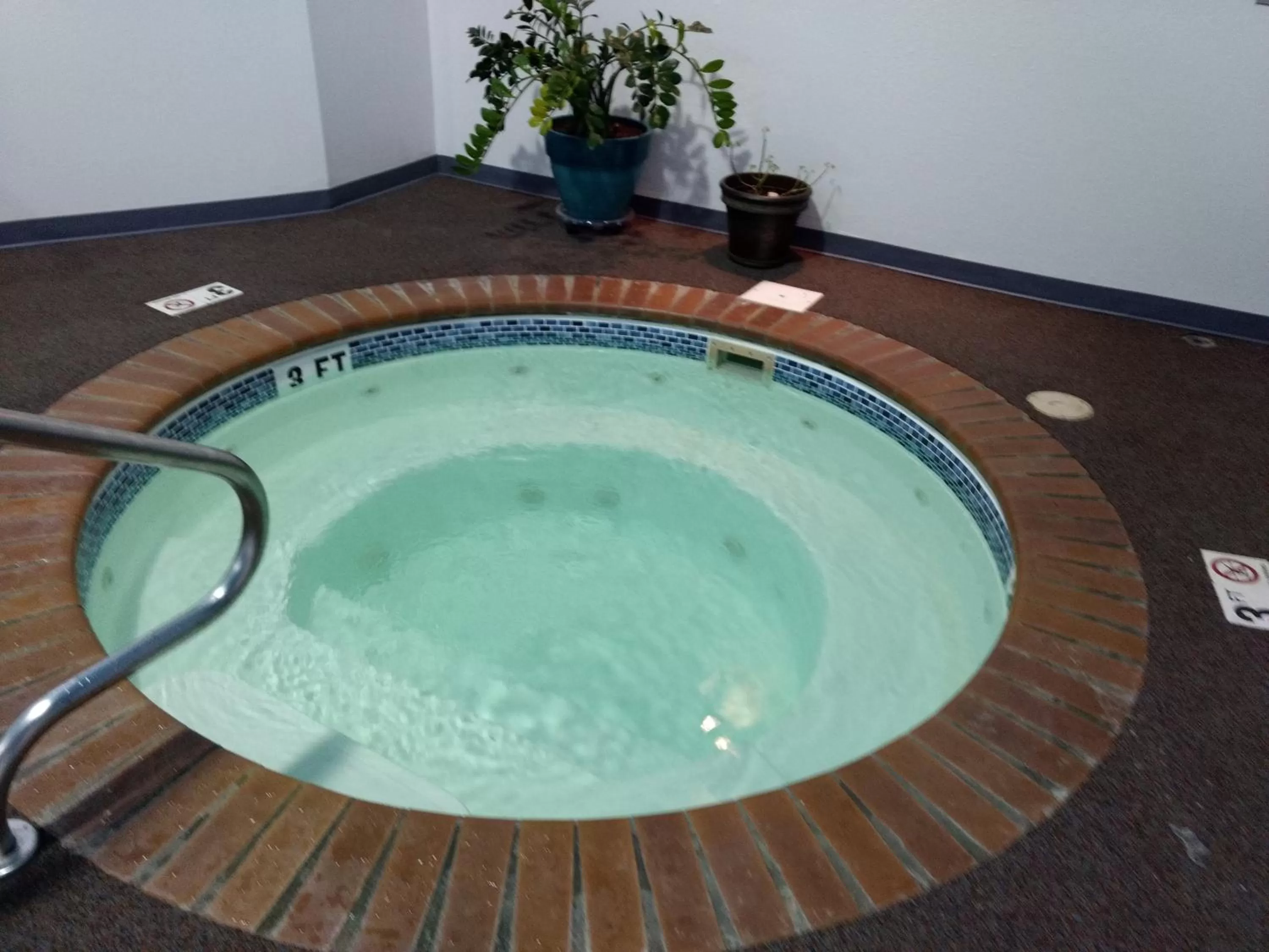 Hot Tub in Super 8 by Wyndham Custer/Crazy Horse Area