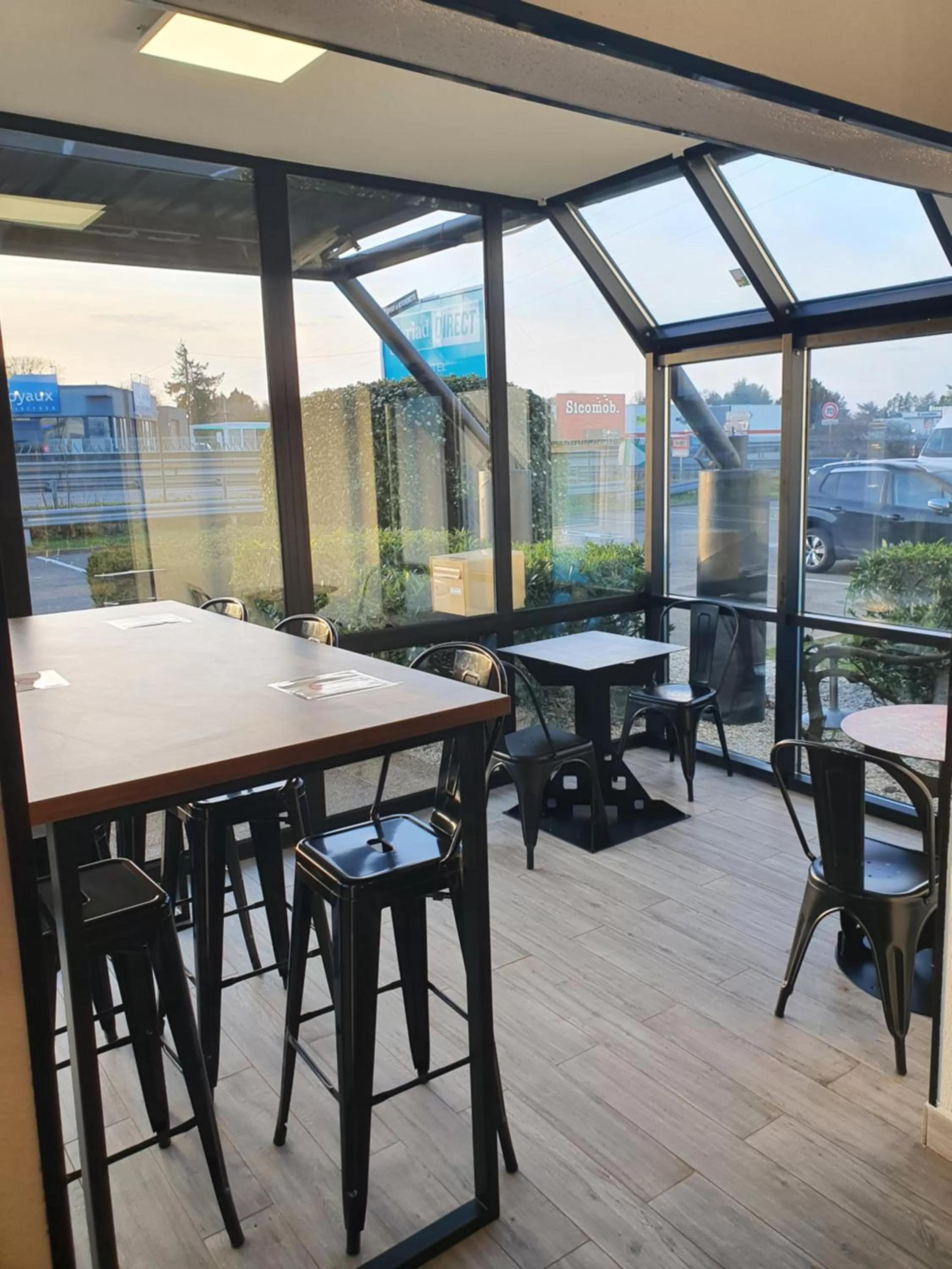 Restaurant/places to eat in Kyriad Direct Martigues