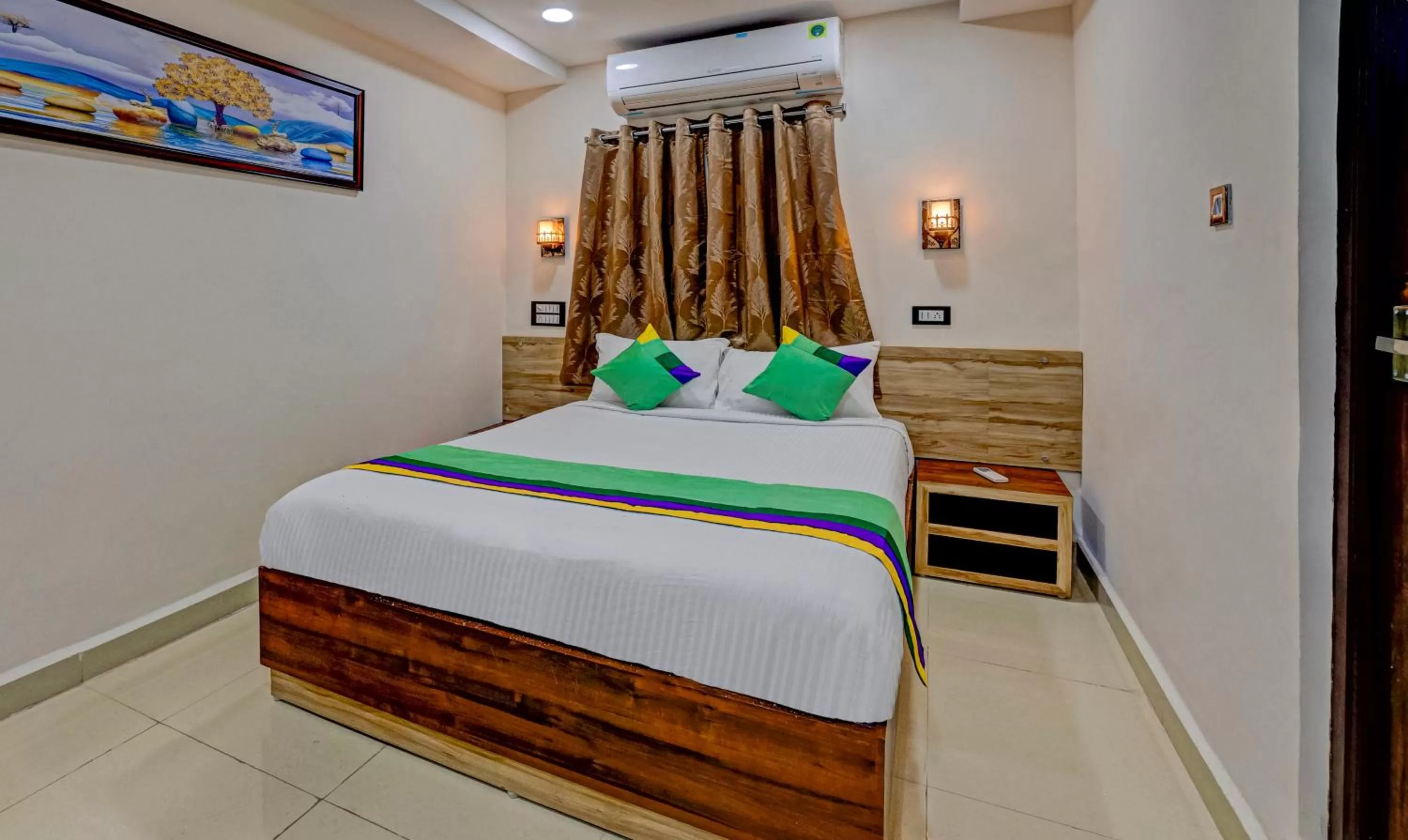 Bed in Treebo Seven Inn