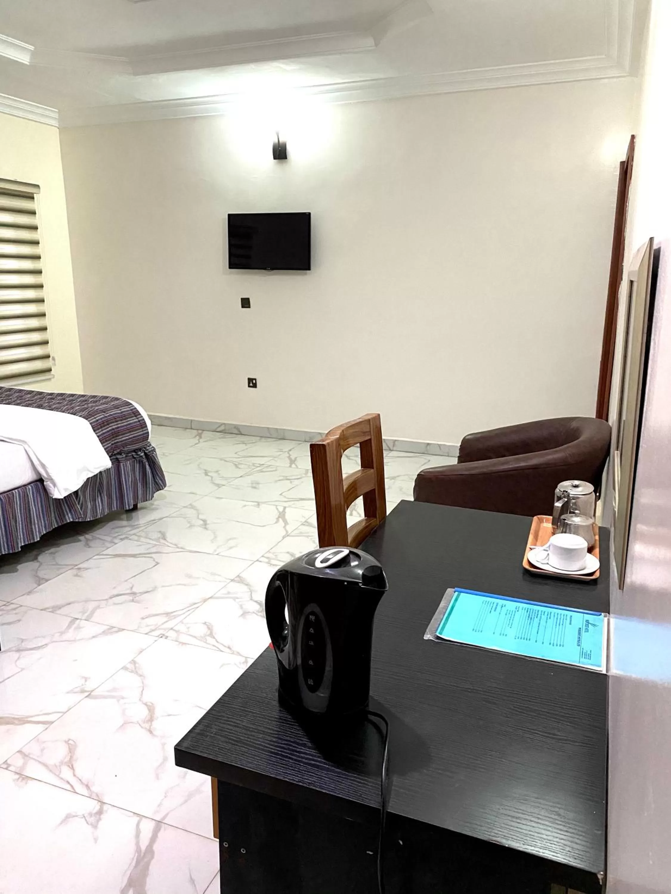 Bed in Nue-Crest Hotels & Suites