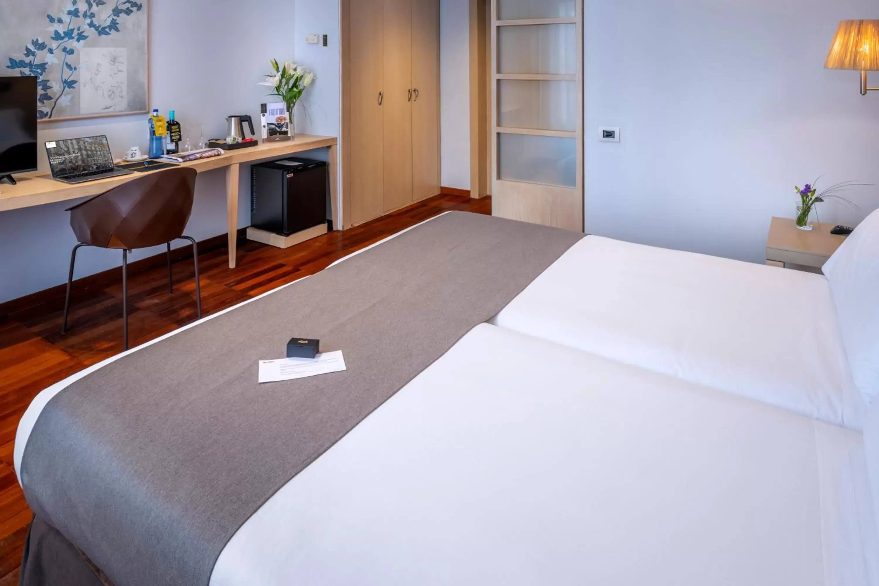 Comfort Double or Twin Room with Rambla View in Hotel SERHS Rivoli Rambla Comfort Double or Twin Room with Rambla View in Hotel SERHS Rivoli Rambla