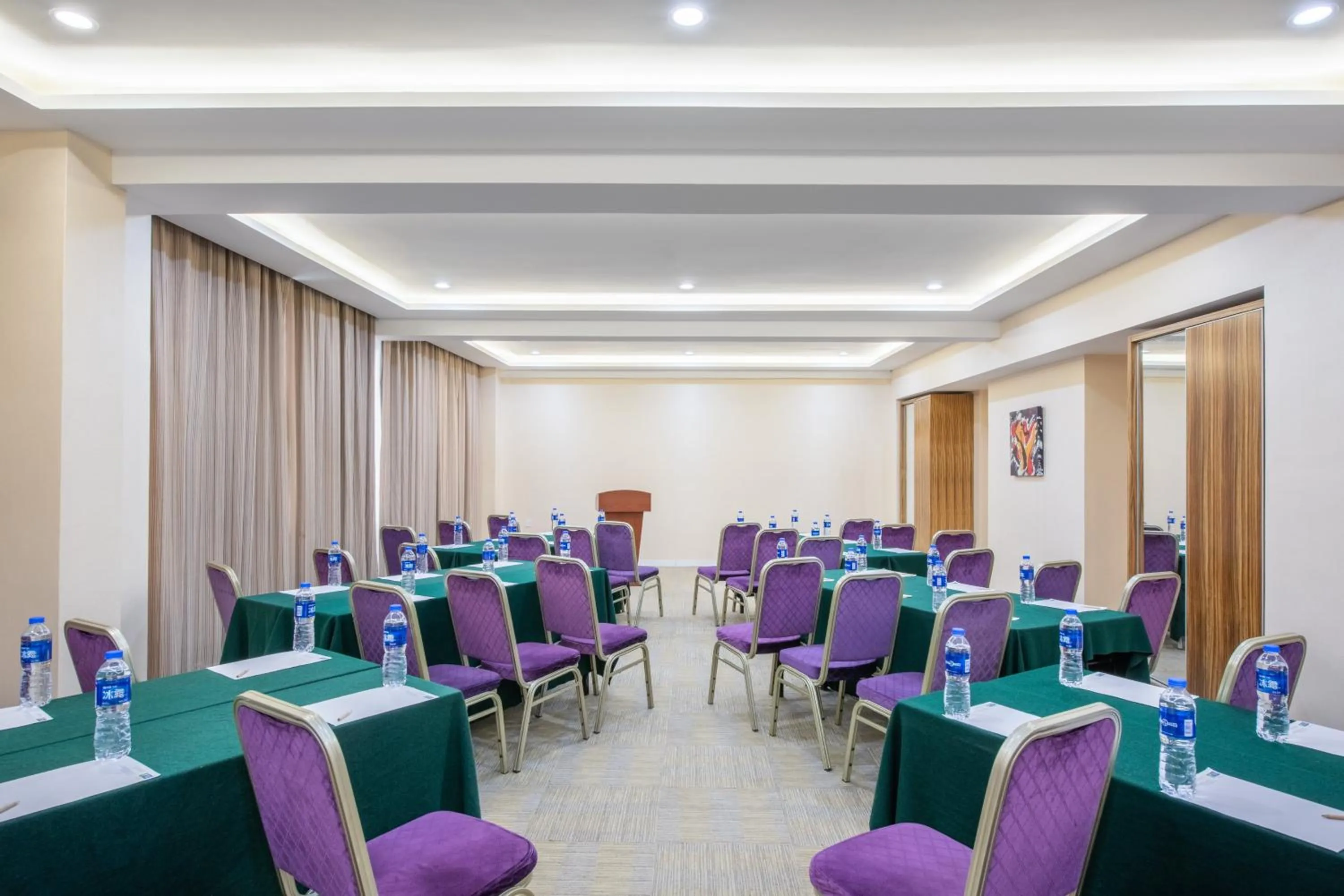 Meeting/conference room in Holiday Inn Express Hefei South, an IHG Hotel