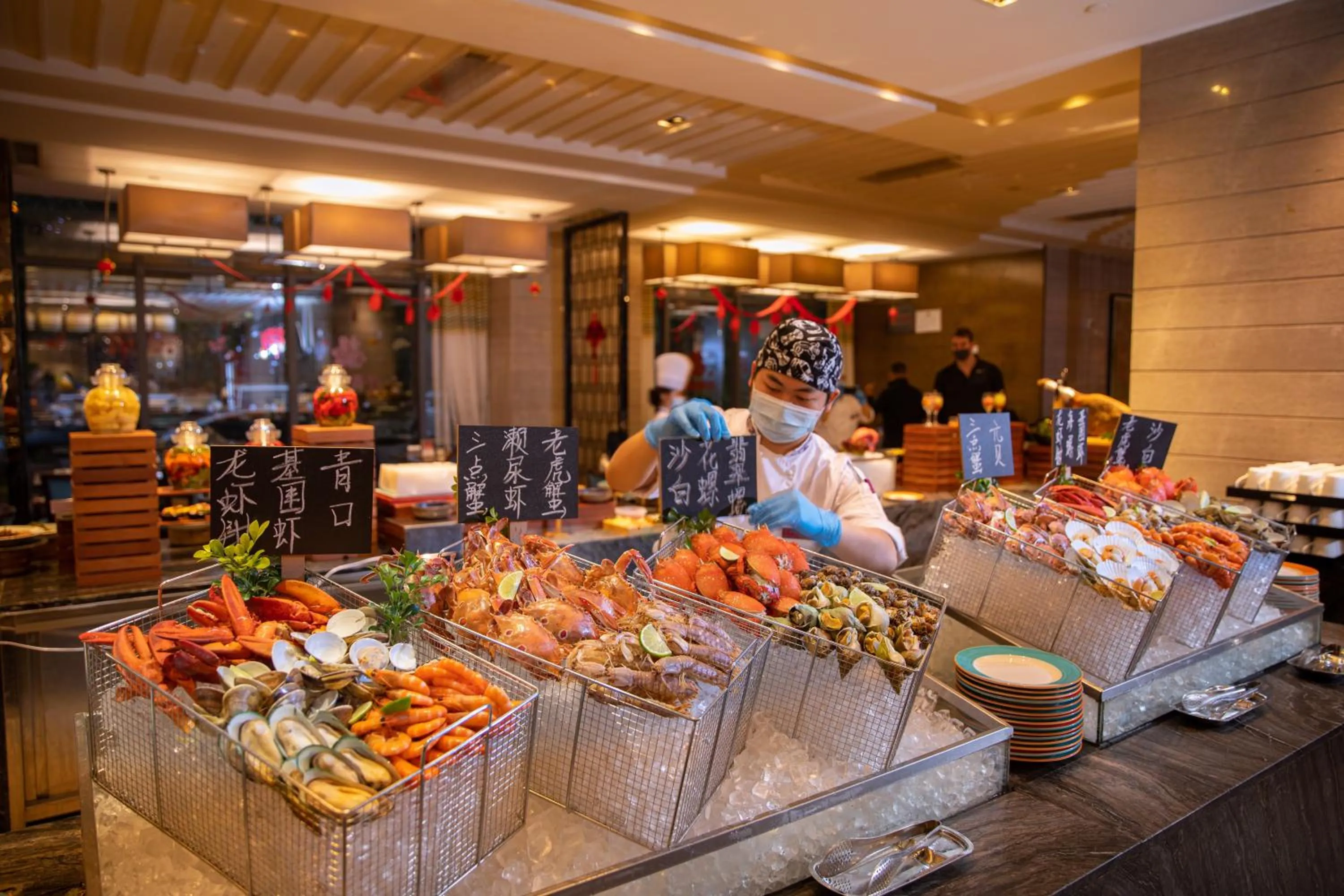 Restaurant/places to eat in Crowne Plaza Shenzhen Longgang City Centre by IHG