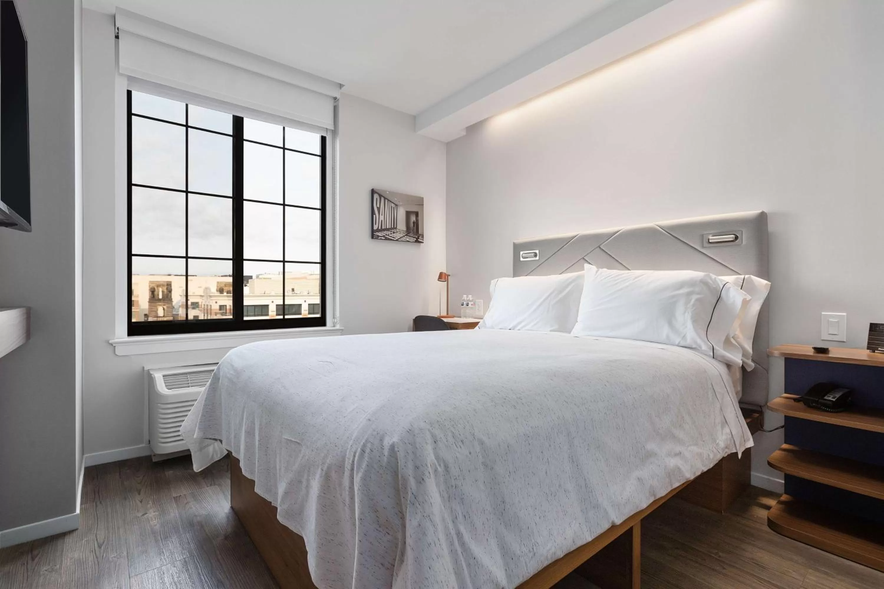 Bedroom, Bed in Motto by Hilton Washington DC City Center