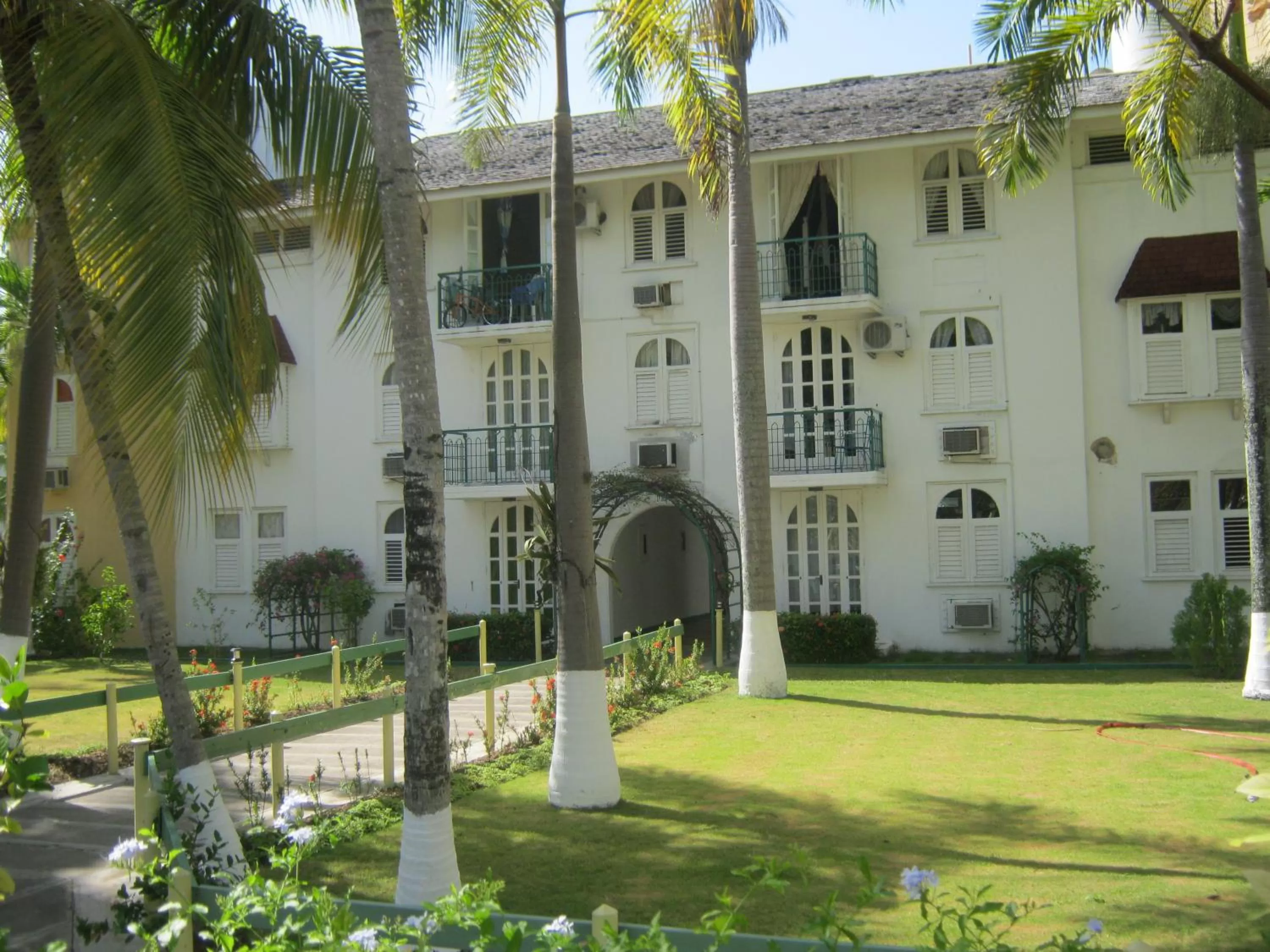 Property building in Ocho Rios Vacation Resort Property Rentals