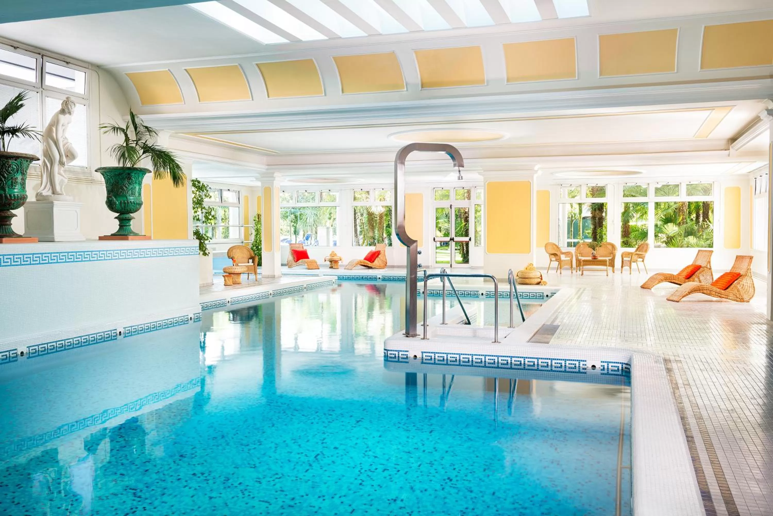 Swimming pool in Hotel Metropole