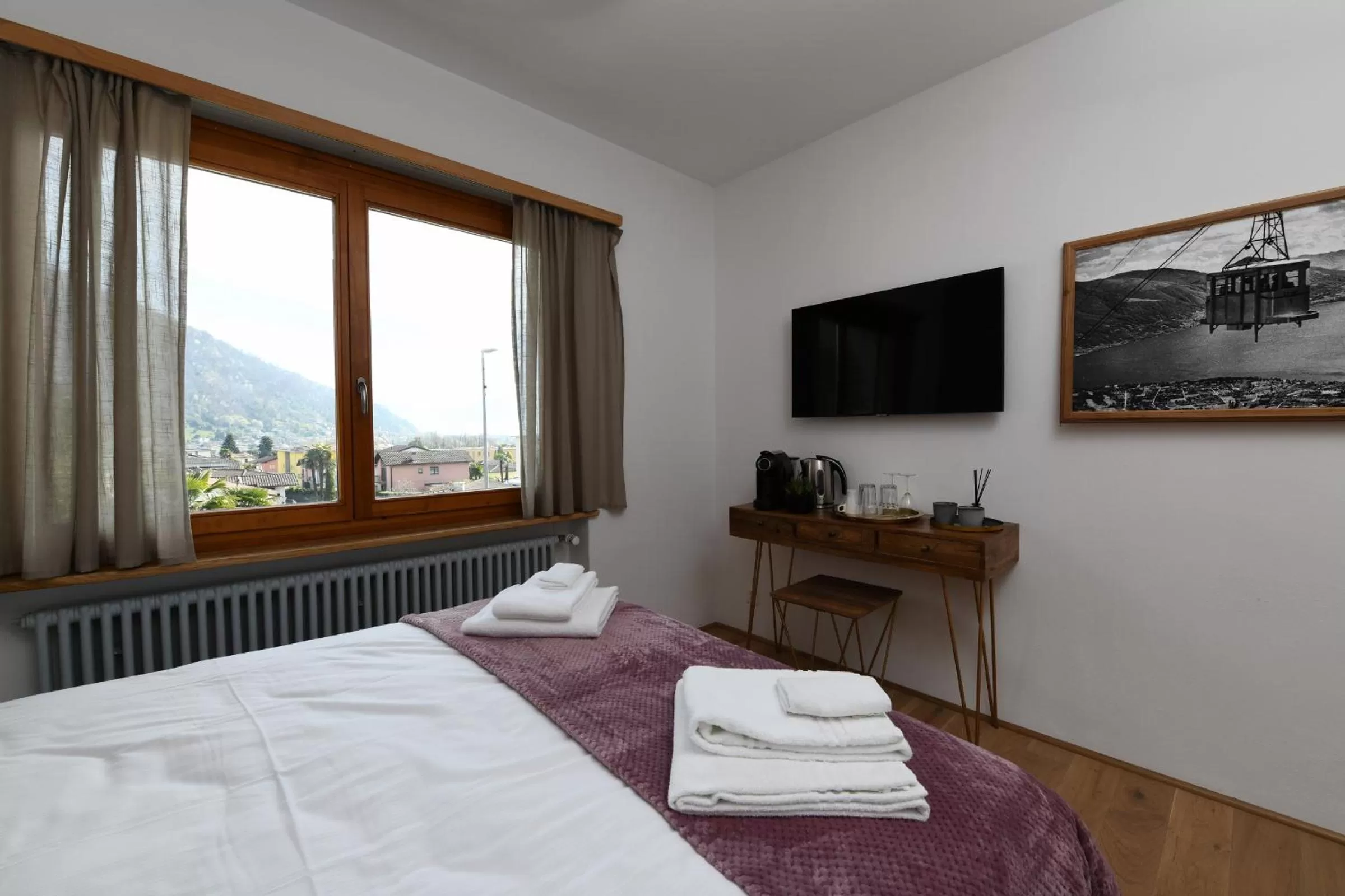 TV/Entertainment Center in 7rooms Losone