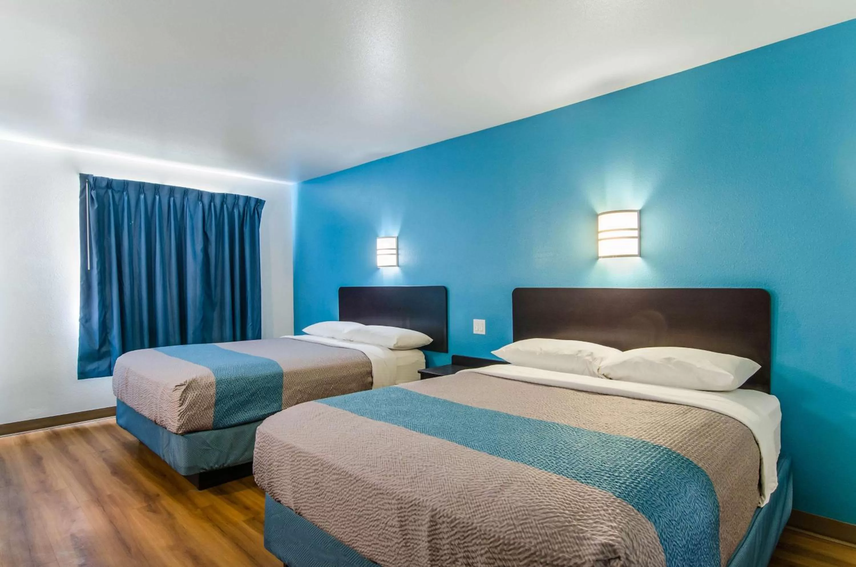 Photo of the whole room, Bed in Motel 6-Wheatland, WY