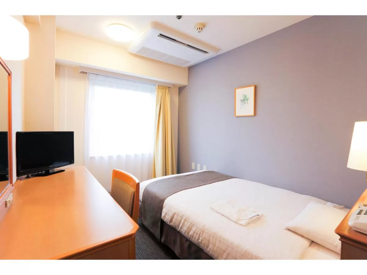 Bed in Smile Hotel Wakayama