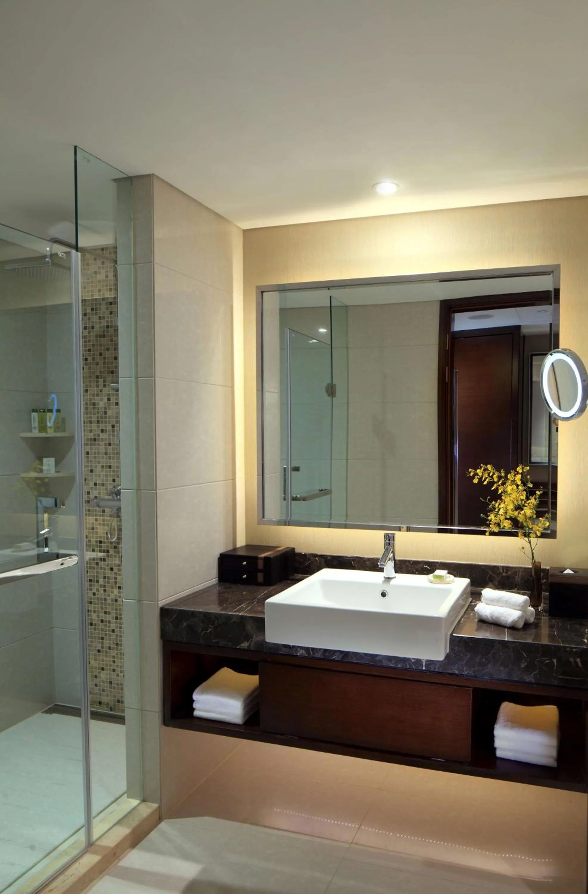 Bathroom in DoubleTree by Hilton Chongqing - Guanyinqiao railway station