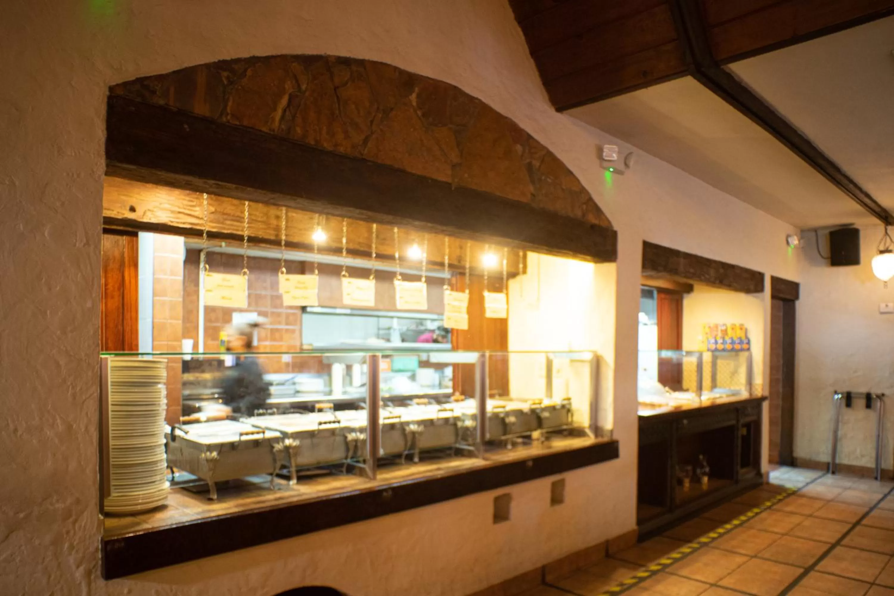 Restaurant/places to eat in Hotel Siesta Real