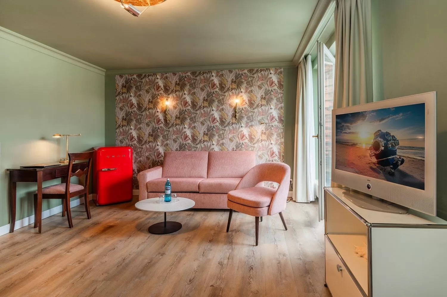 Seating area in Strandhotel Heringsdorf mit Soleaußenpool 30 Grad