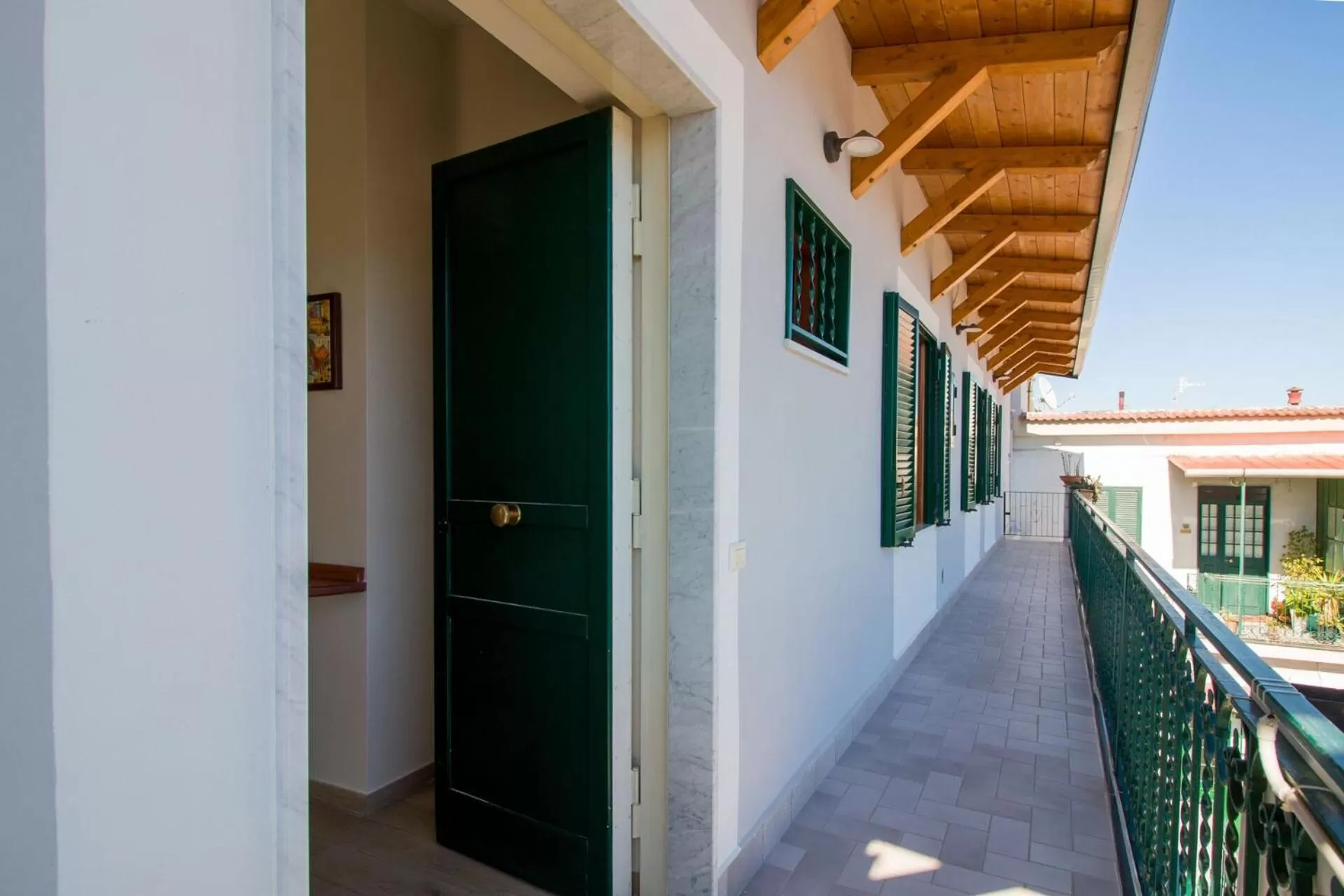 Facade/entrance in Nolana '86