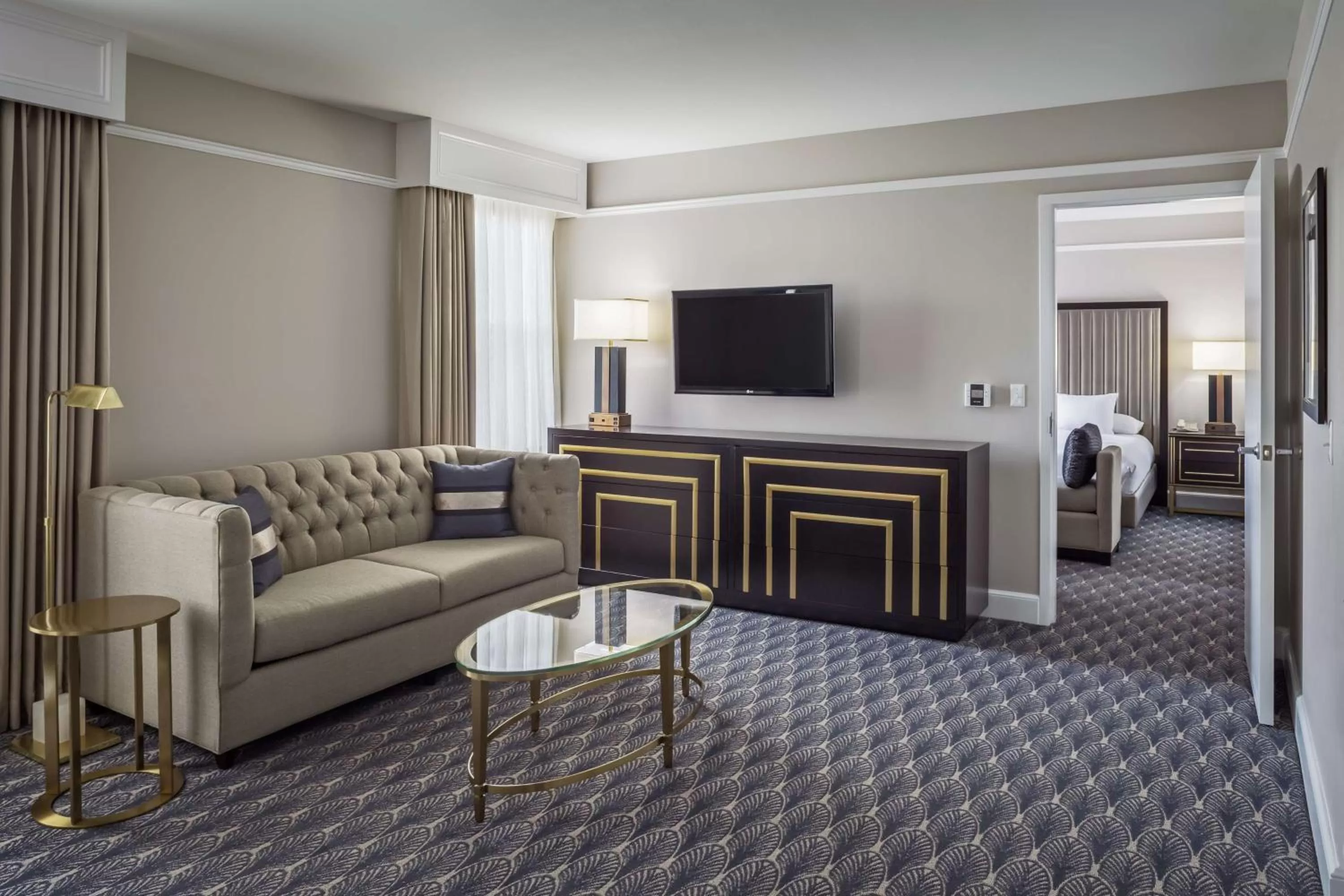 Living room, Bed in Hilton President Kansas City