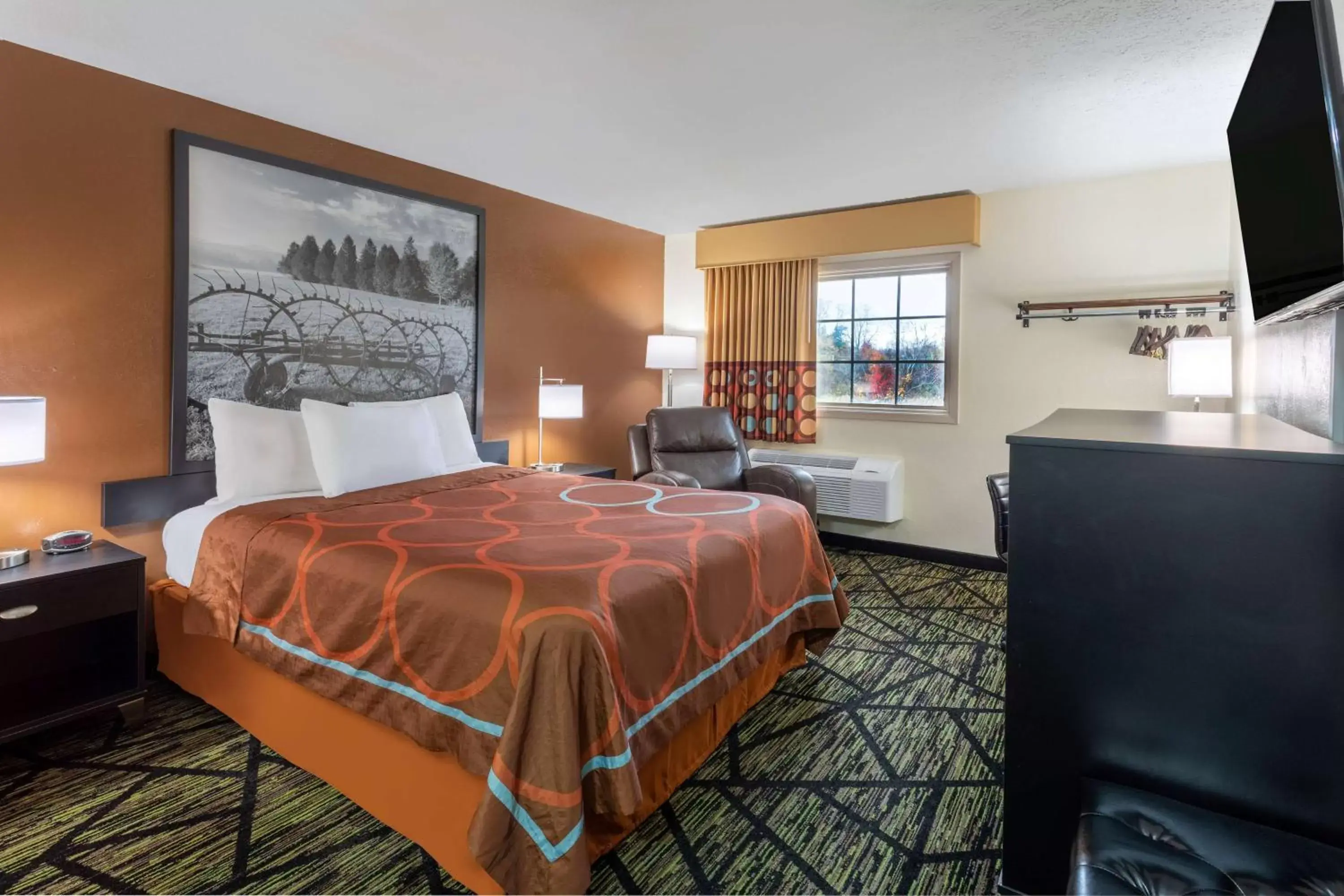 Queen Room - Non-Smoking in Super 8 by Wyndham Wooster Queen Room - Non-Smoking in Super 8 by Wyndham Wooster