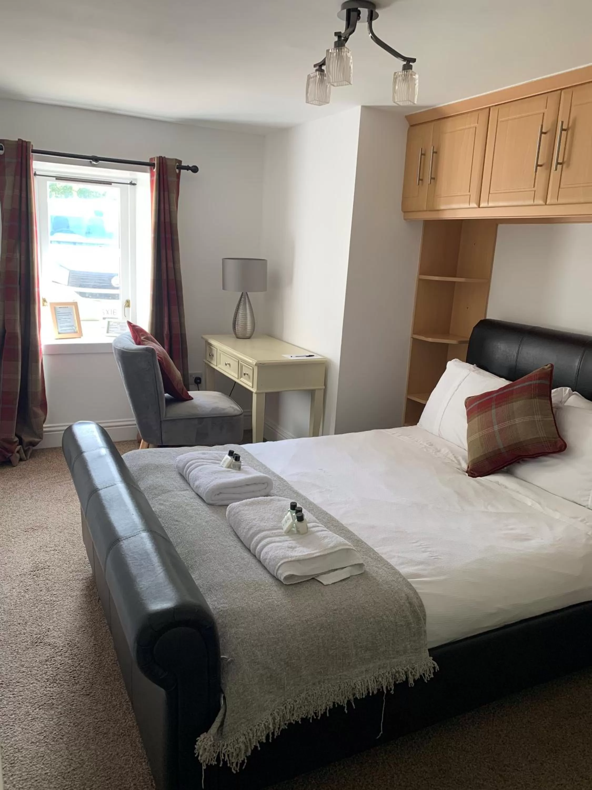 Bedroom, Bed in The Ship Inn