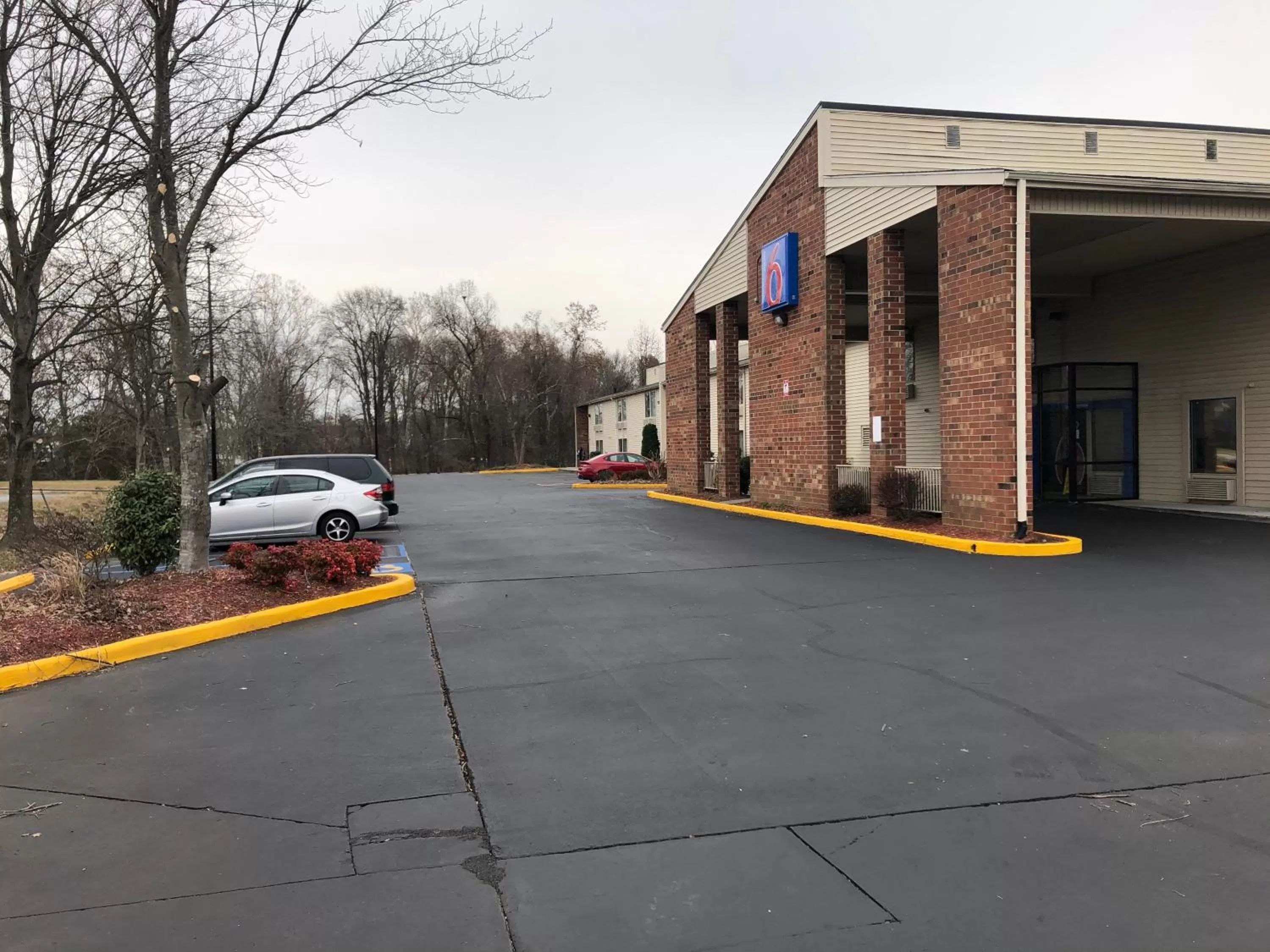 Property building in Motel 6-Greensboro, NC - Airport