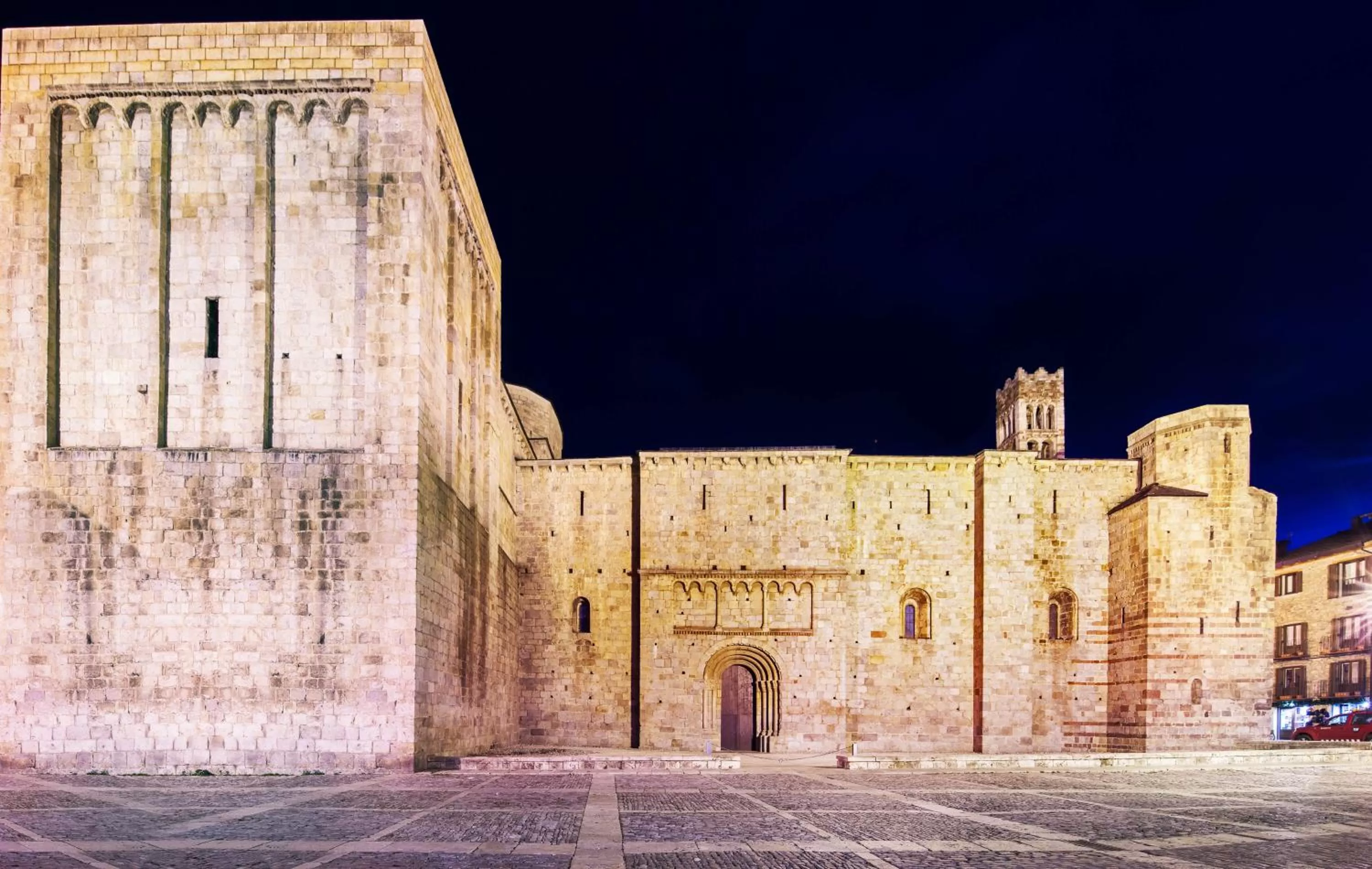 Nearby landmark in Hotel Avenida