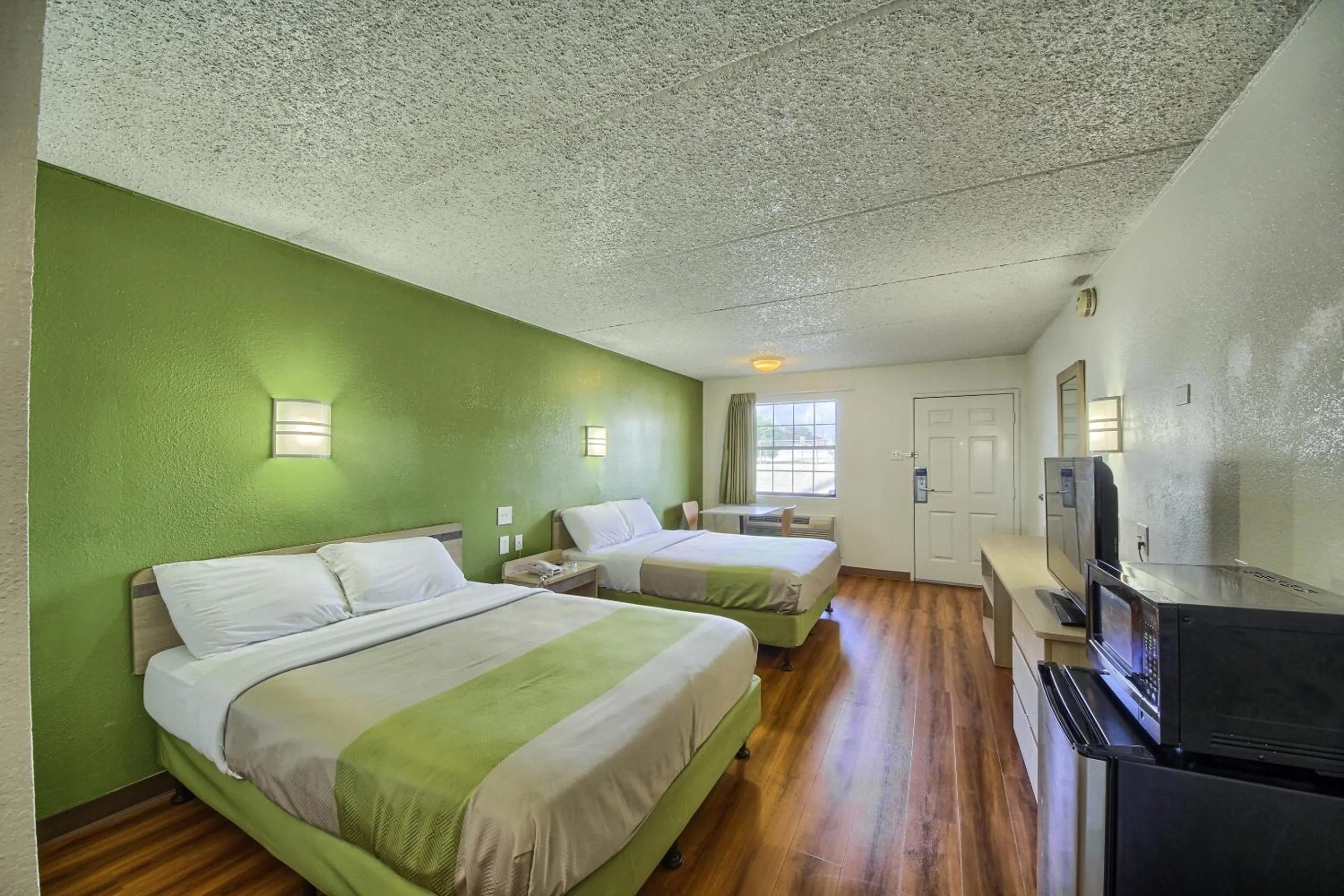 TV and multimedia, Bed in Motel 6-San Antonio, TX - Northwest Medical Center