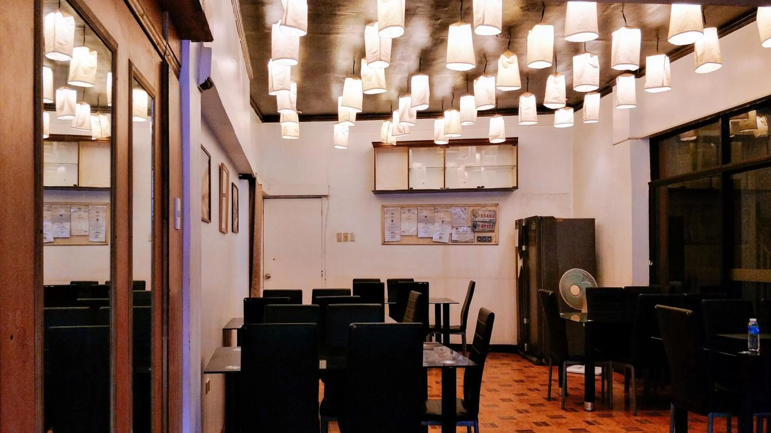 Restaurant/places to eat in RedDoorz near Maribago Barangay Hall