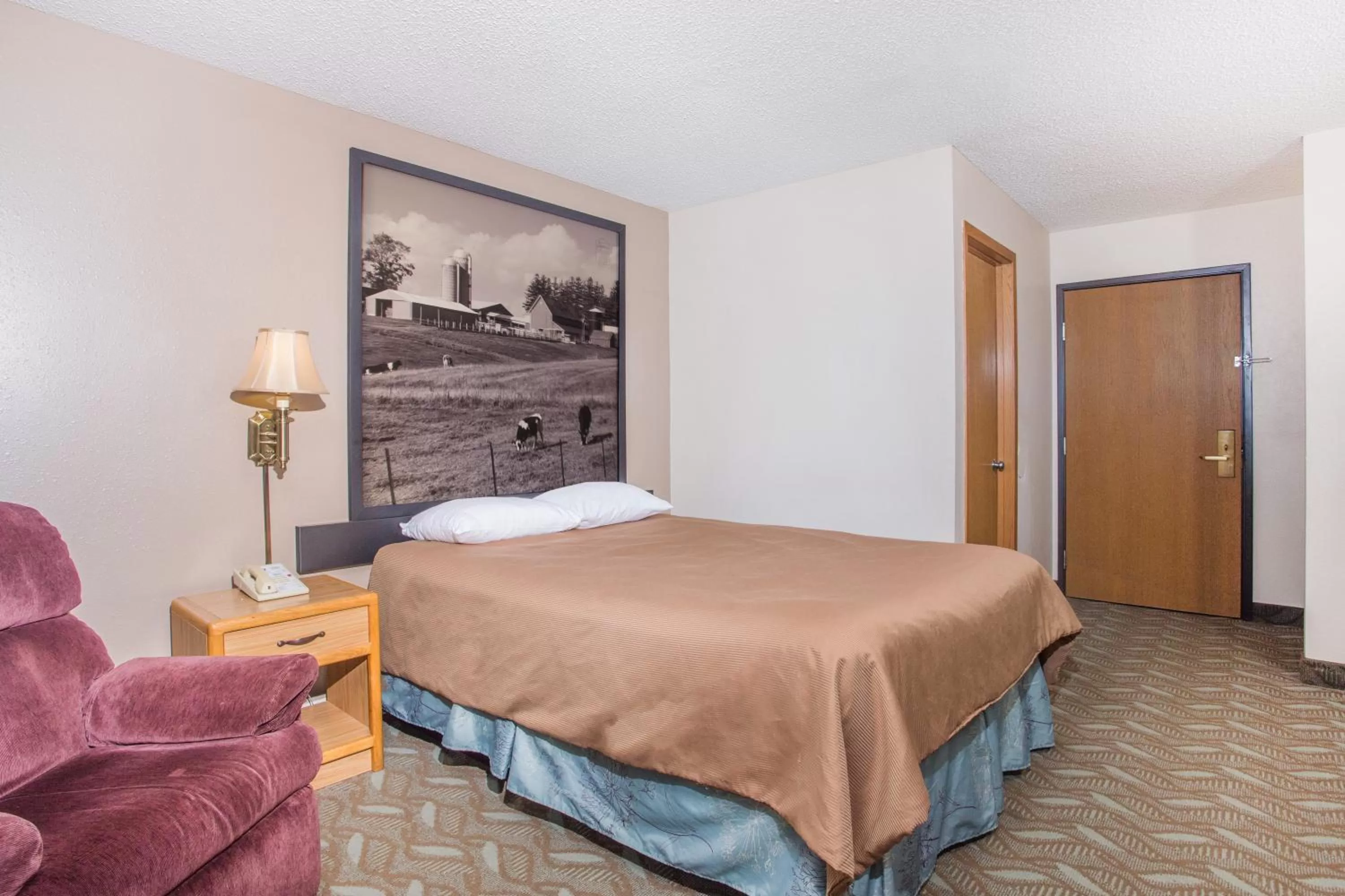 Bedroom, Bed in Super 8 by Wyndham Monroe WI