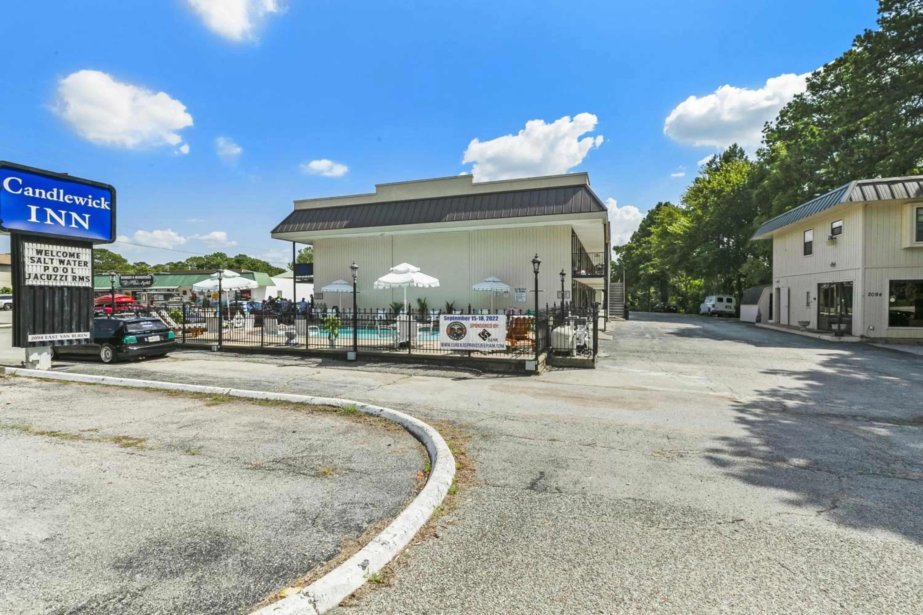 Street view in Candlewick Inn and Suites