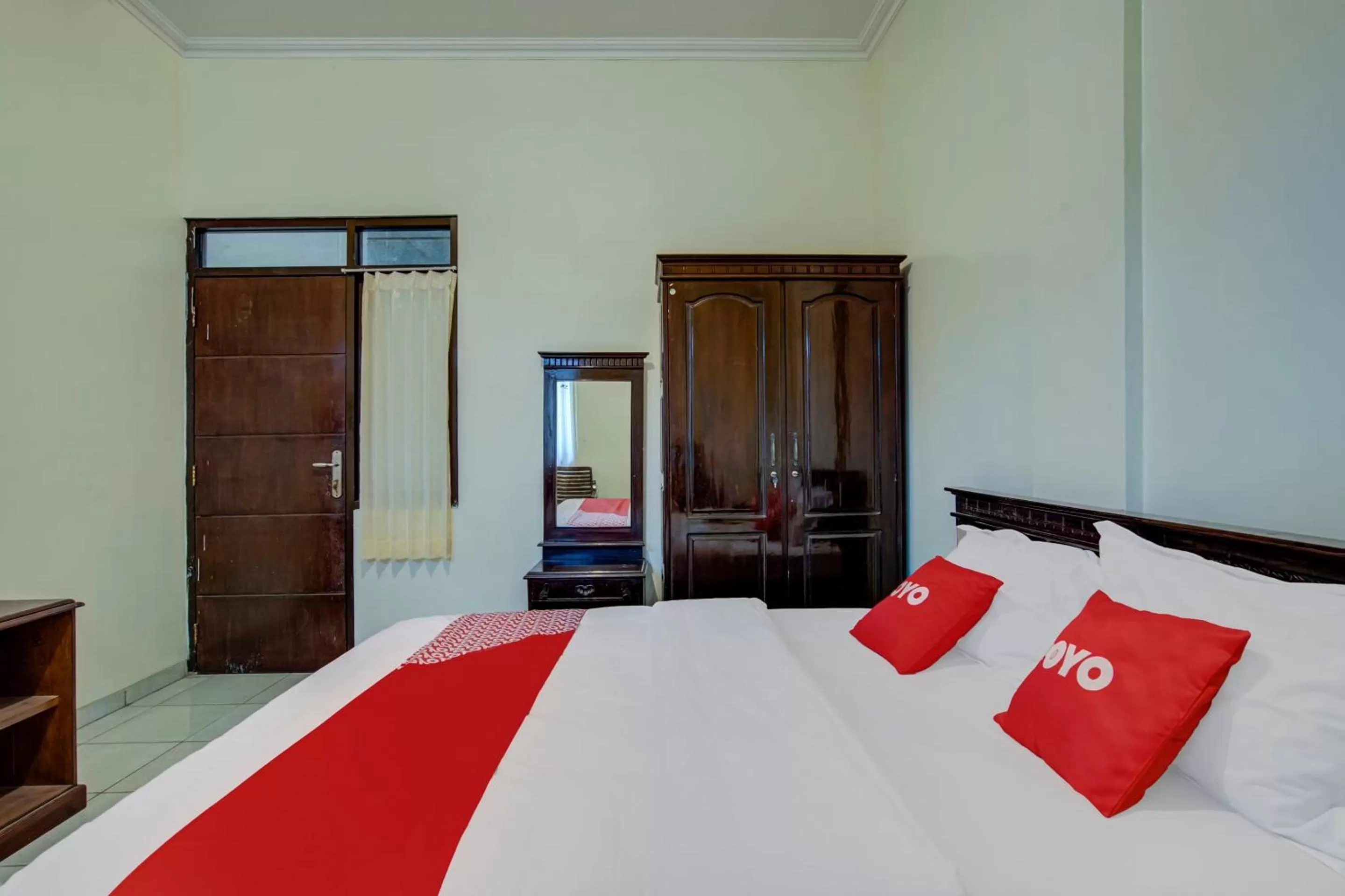 Bedroom, Bed in OYO 3862 Syariah Hotel Pandan Wangi