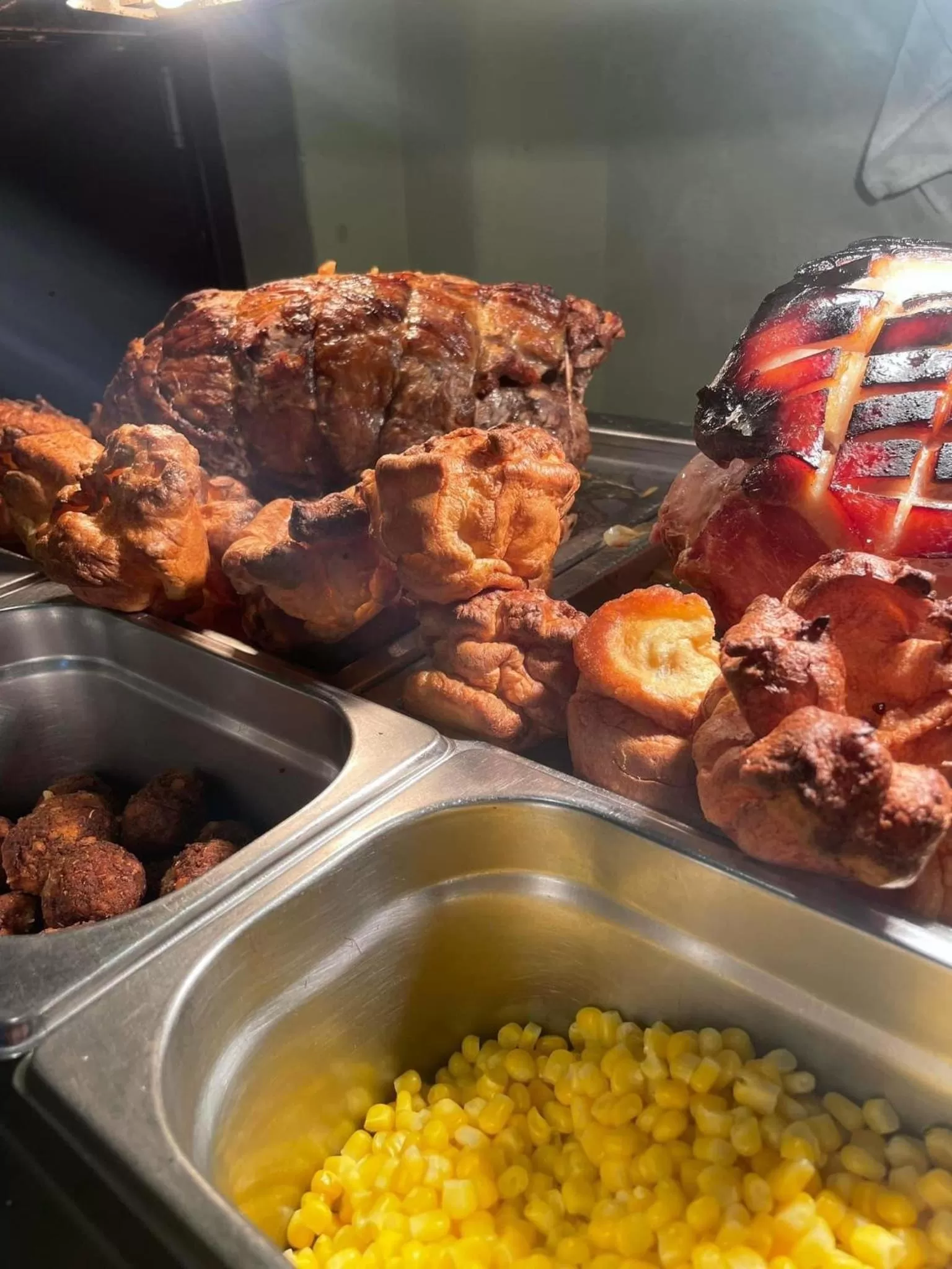 Food and drinks in The Fountain Inn & Riverside Restaurant