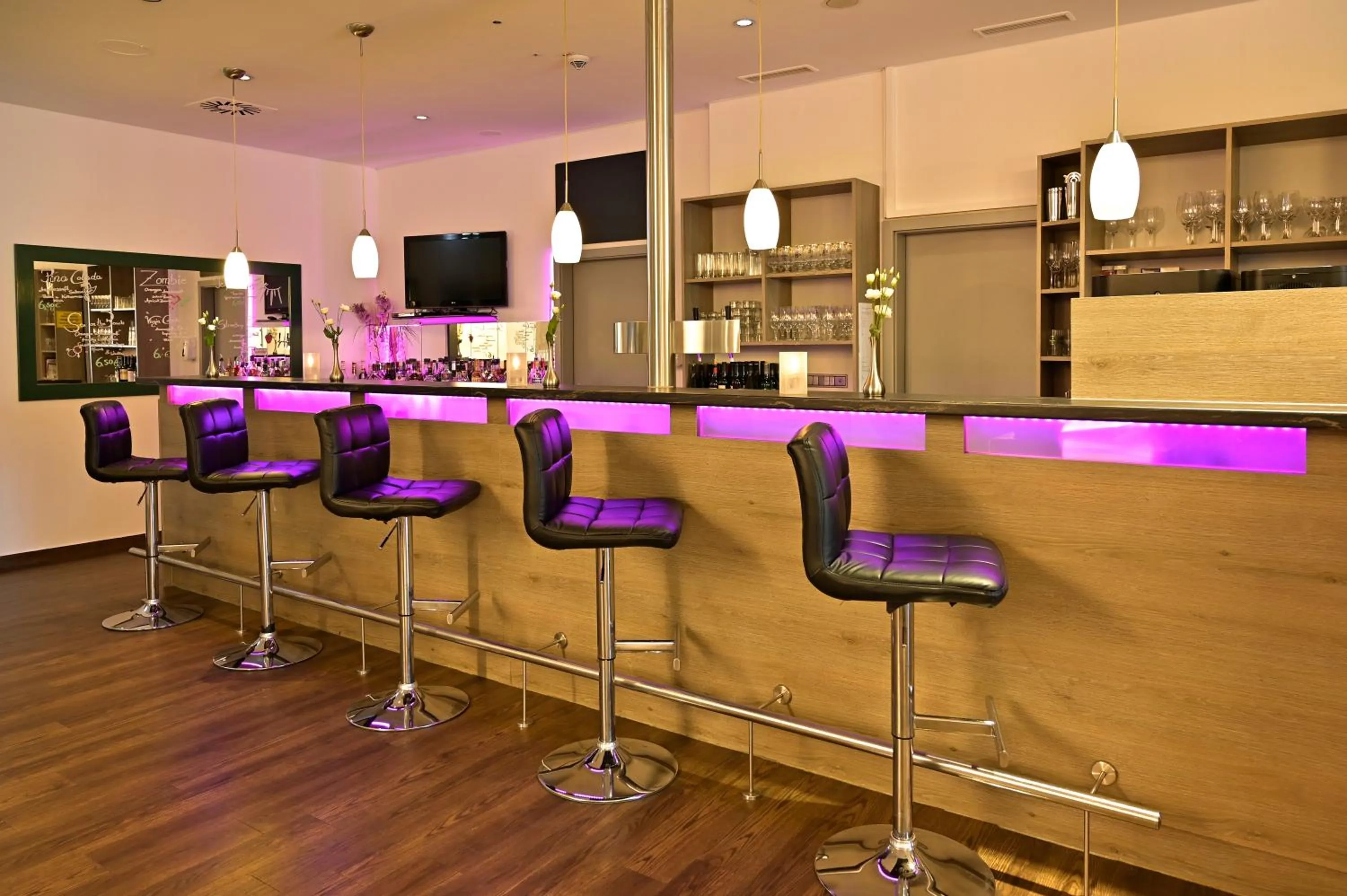 Lounge or bar in HESSE HOTEL Celle