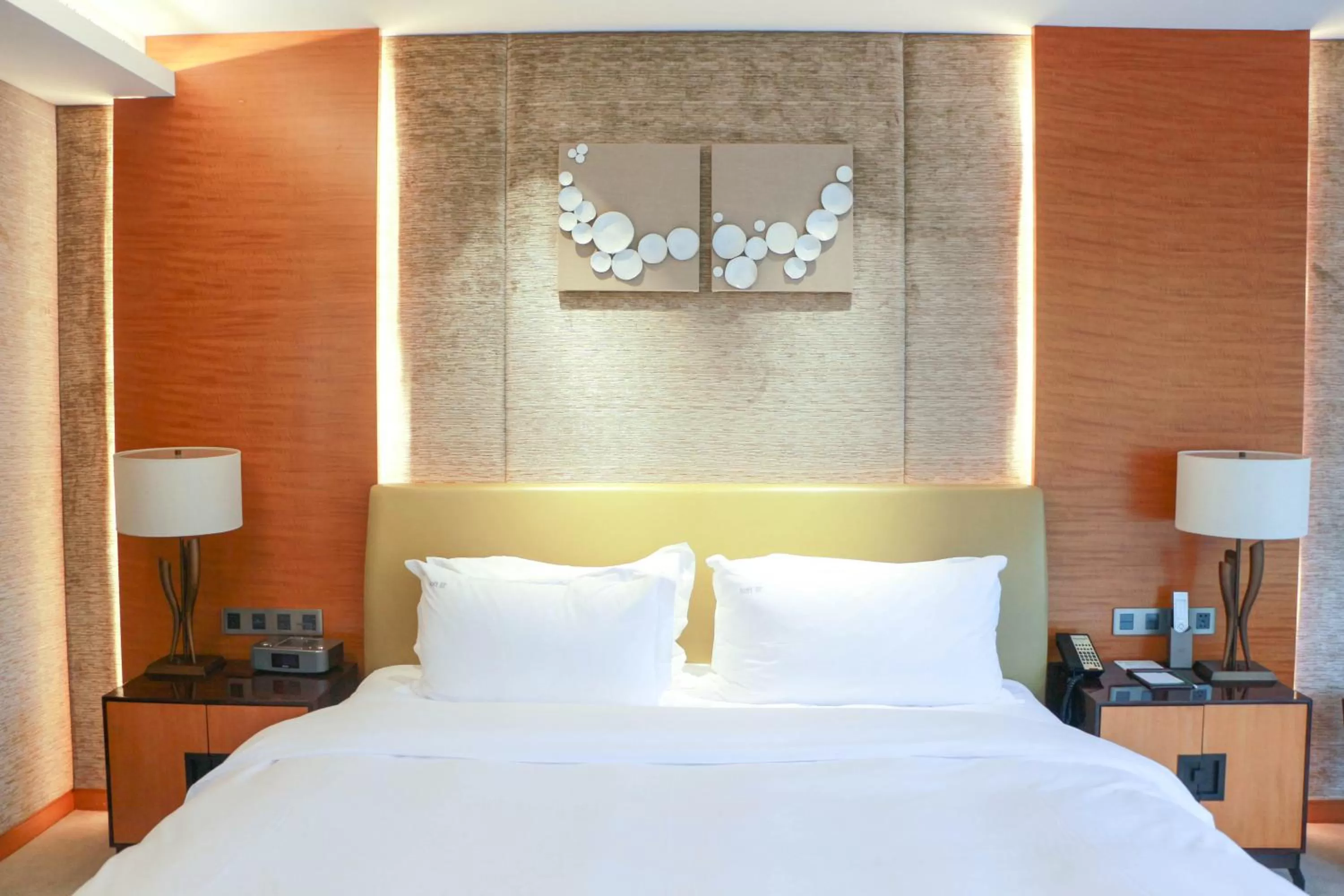 Bed in Holiday Inn Nanjing Xuanwu Lake by IHG