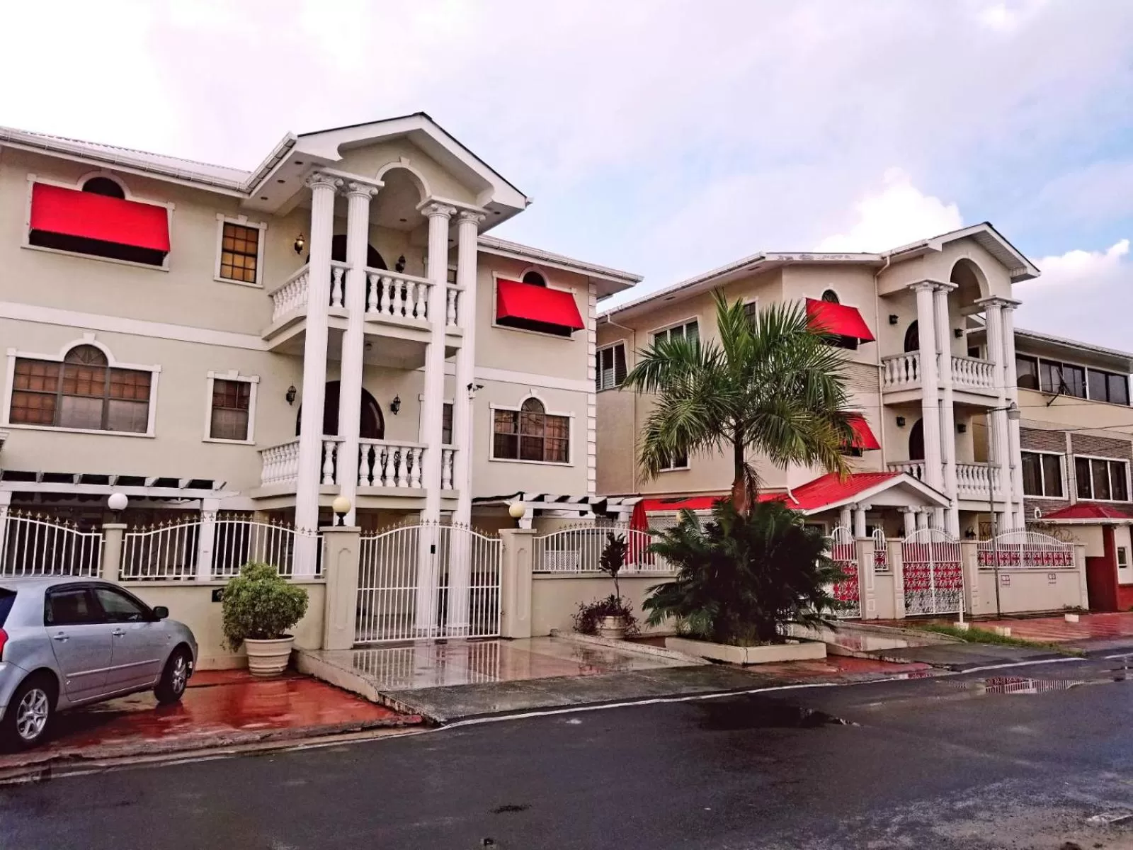 Property Building in El Dorado Inn