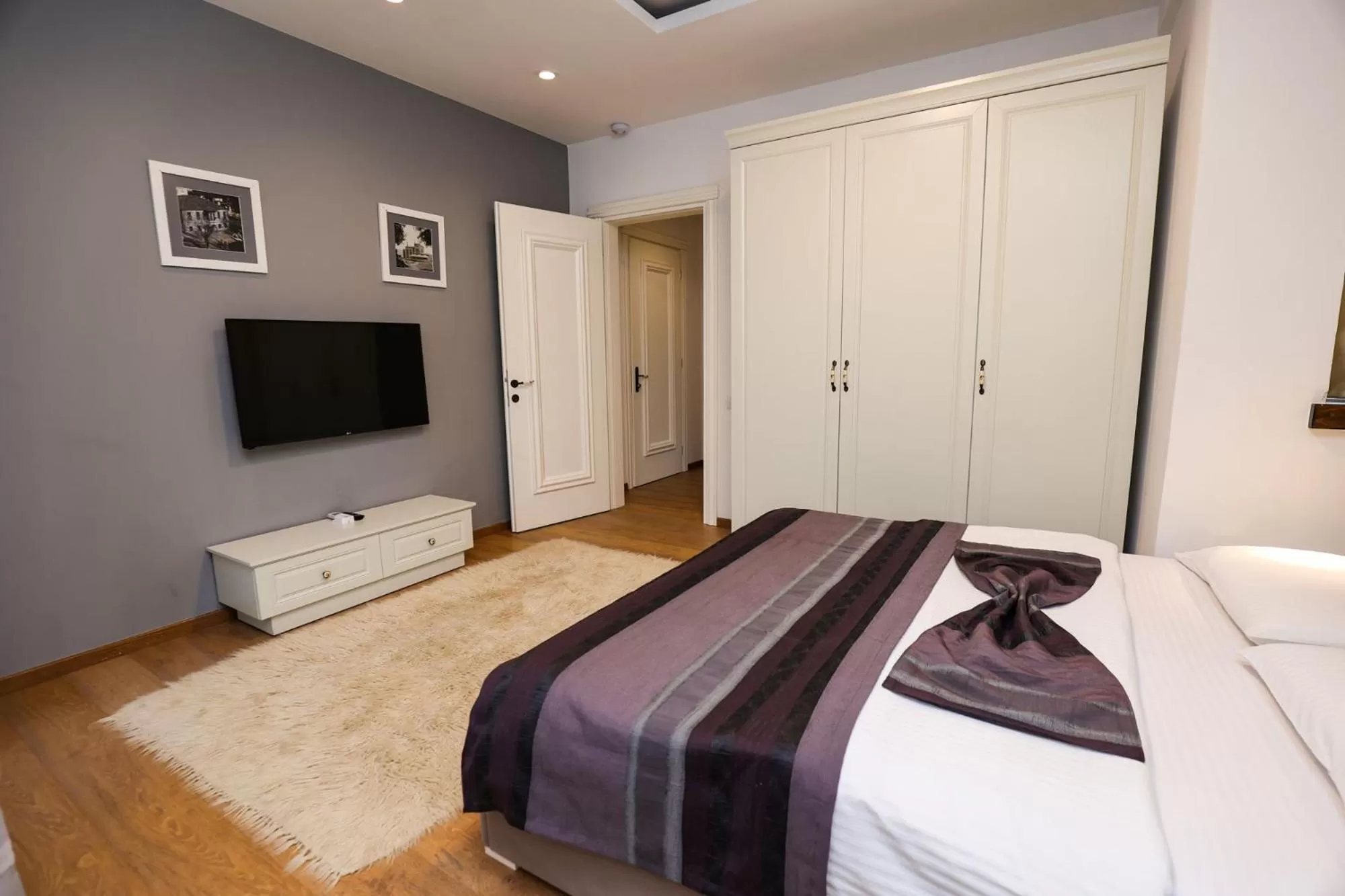 Photo of the whole room, Bed in Bujtina Oxhaku