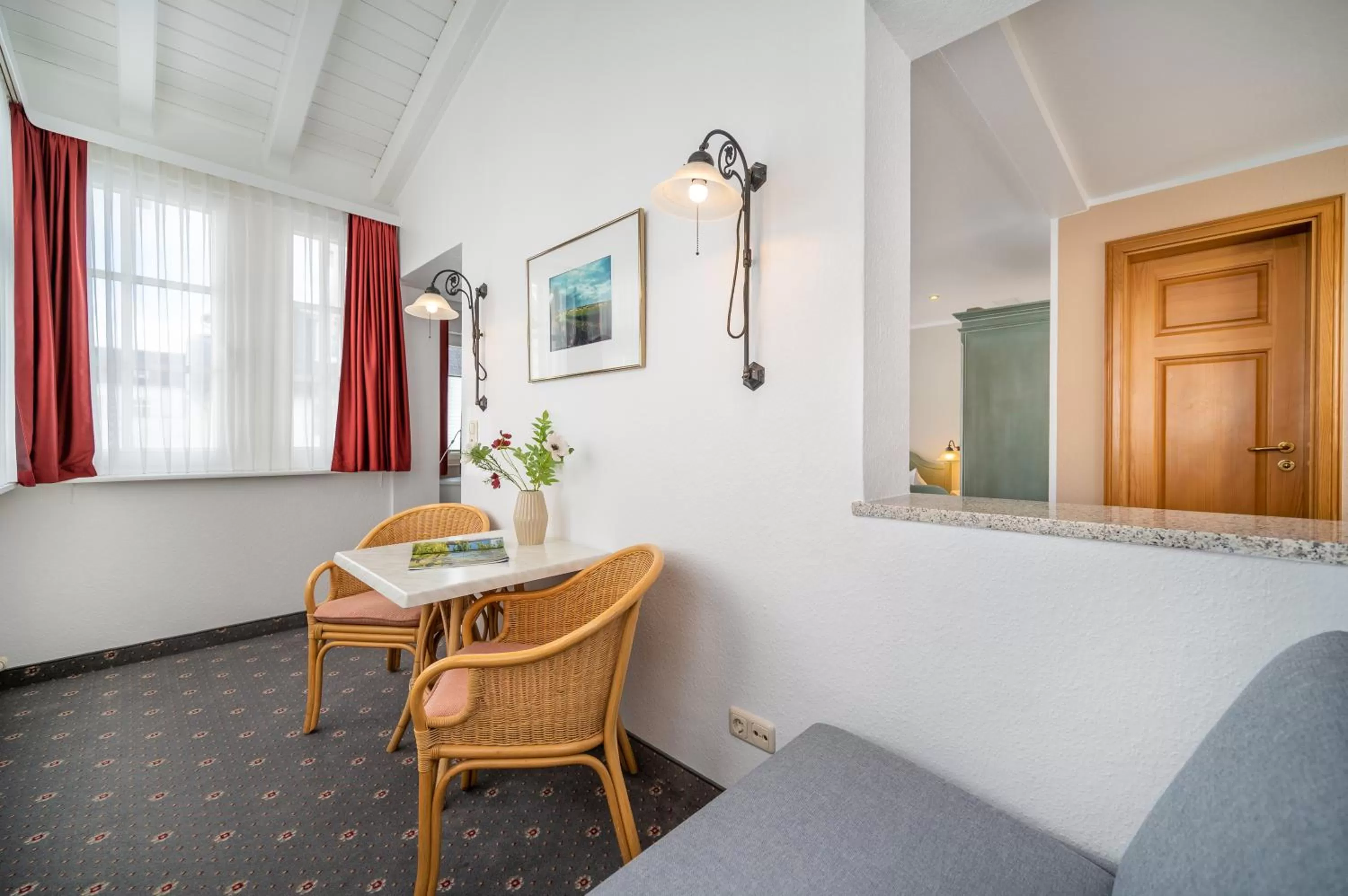 Photo of the whole room, Seating Area in Hotel Villa Neander