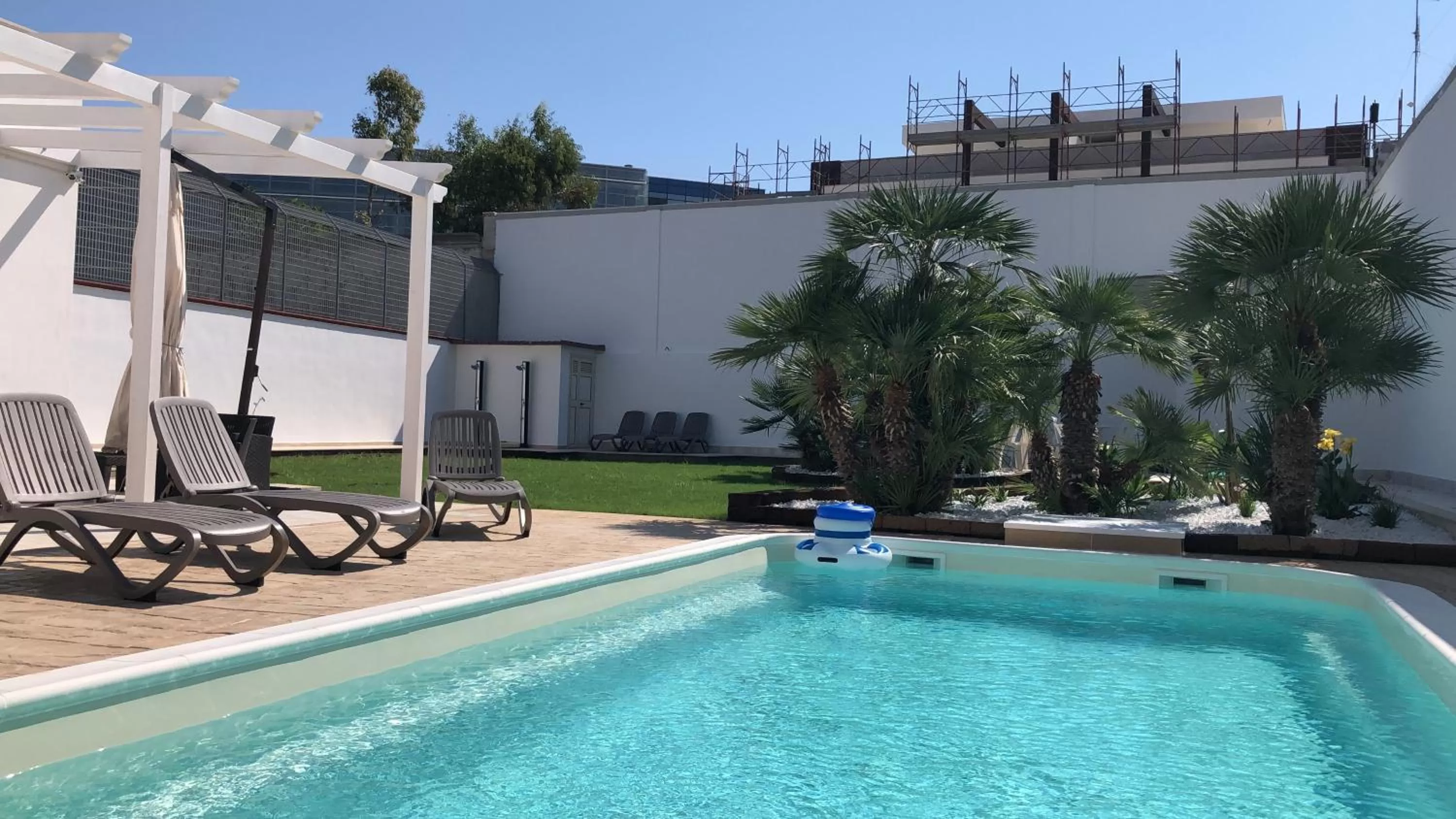 Swimming pool in B&B RESORT SIGNORILE