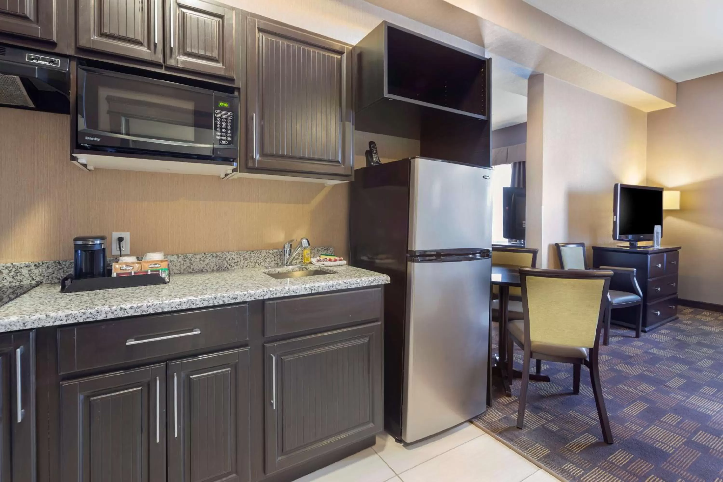 Bedroom in Best Western PLUS Fox Creek