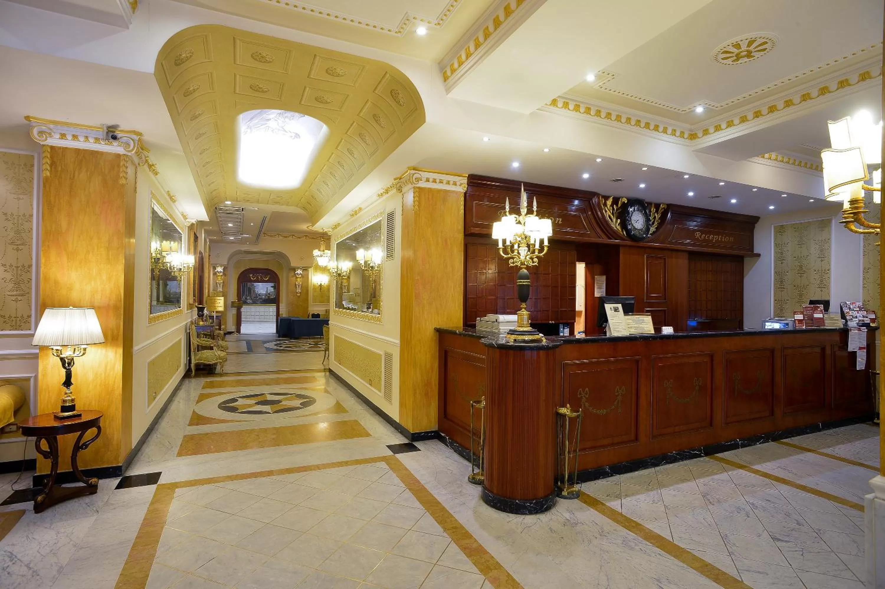 Lobby or reception in Zanhotel Europa