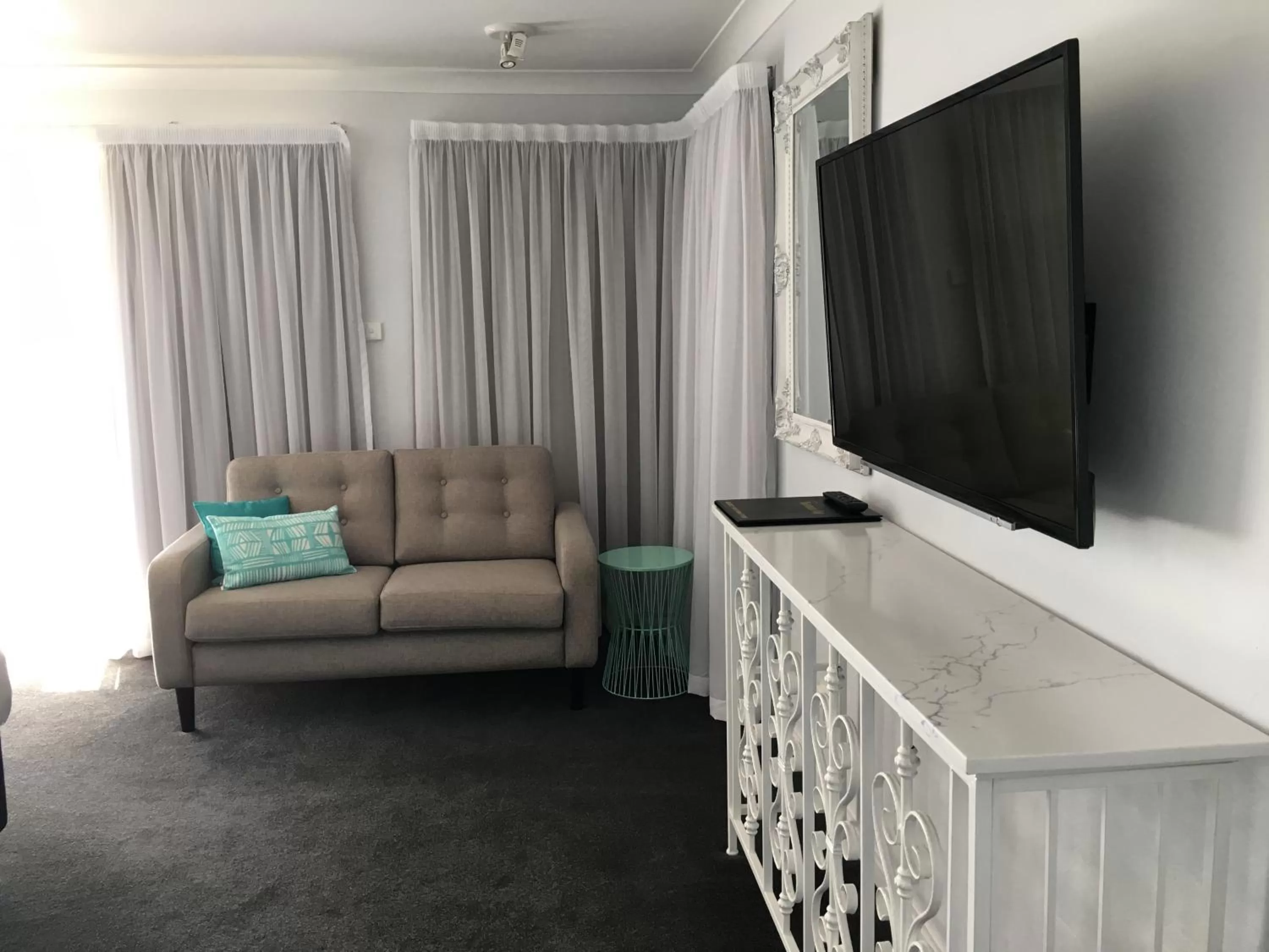 TV and multimedia in Araluen Motor Lodge