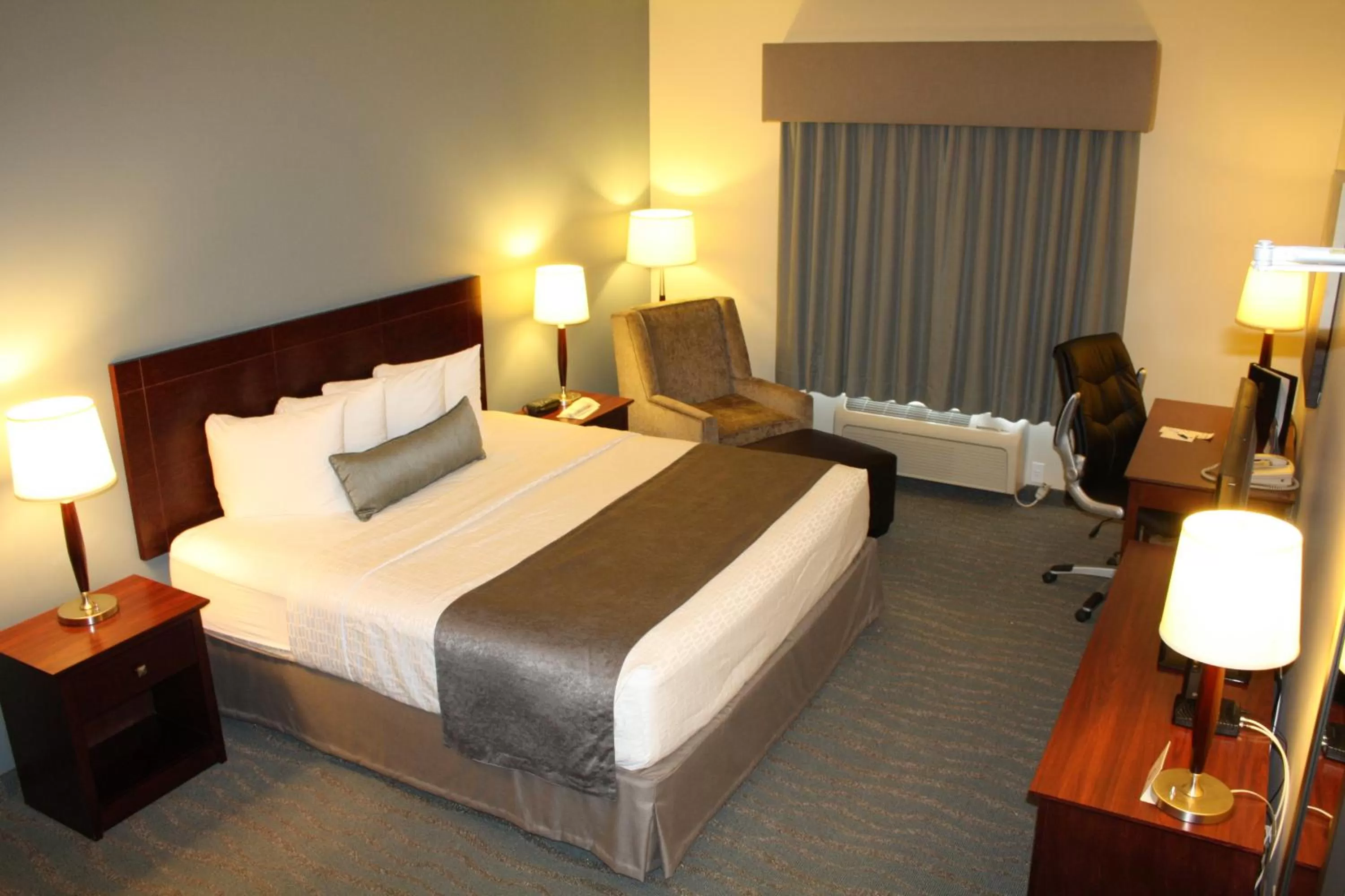 Bedroom, Bed in Best Western Rocky Mountain House Inn & Suites