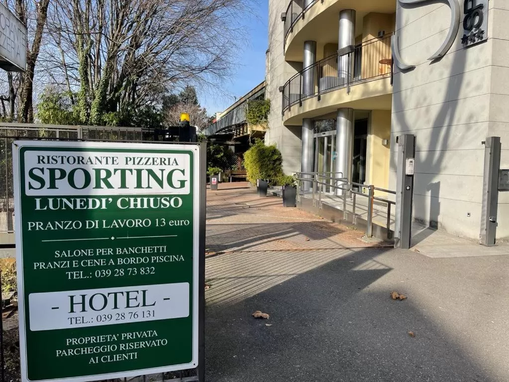Garden in Hotel Sporting Brugherio