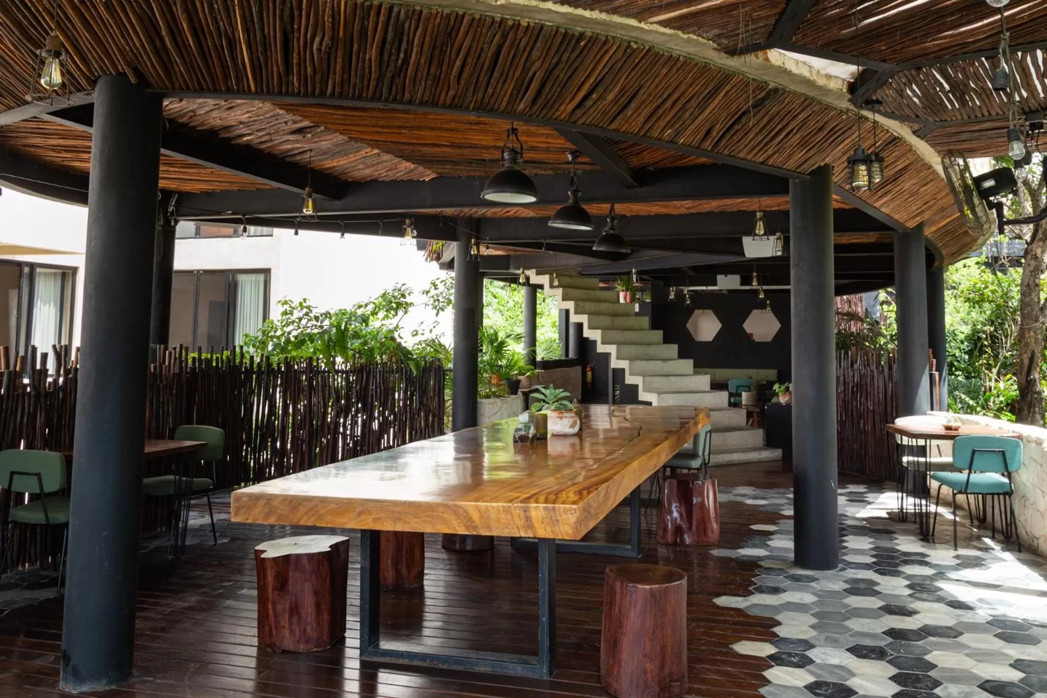 Restaurant/places to eat in Maka Hotel Boutique