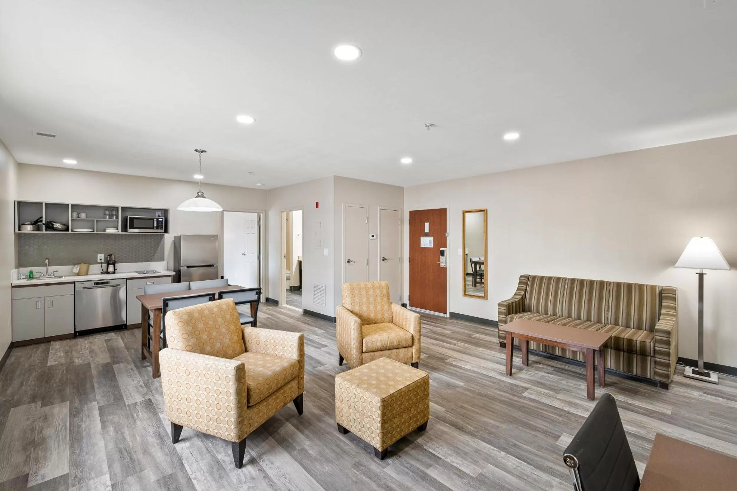 Kitchen or kitchenette in The English Inn of Charlottesville