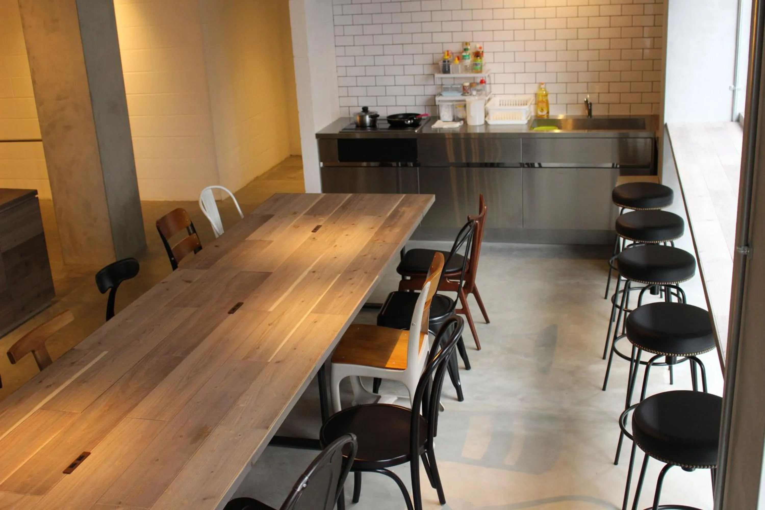 Communal kitchen in Hotel Sunplaza 2